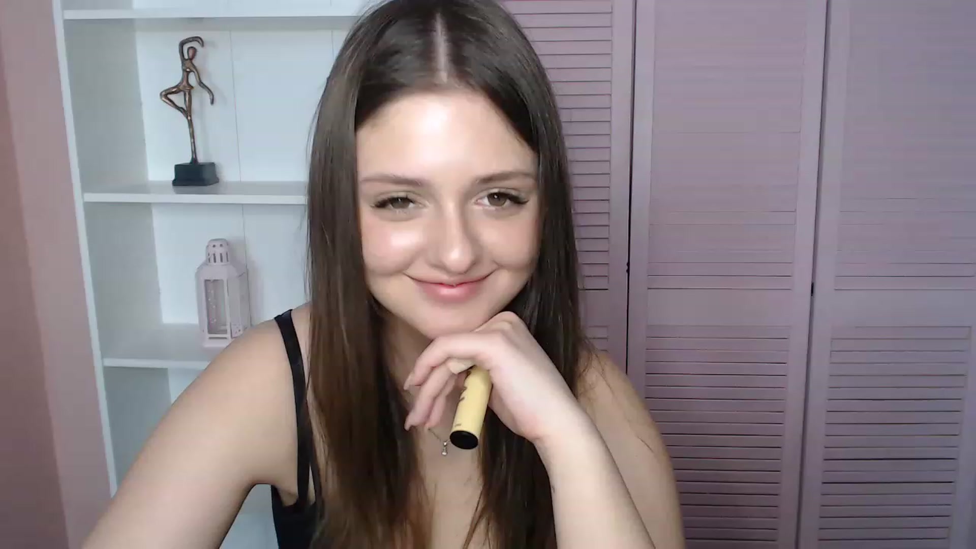 Gallery image thumbnail from Bella_Loran's myfreecams stream on, 04/18/2023, 08:01 image 12 of 20