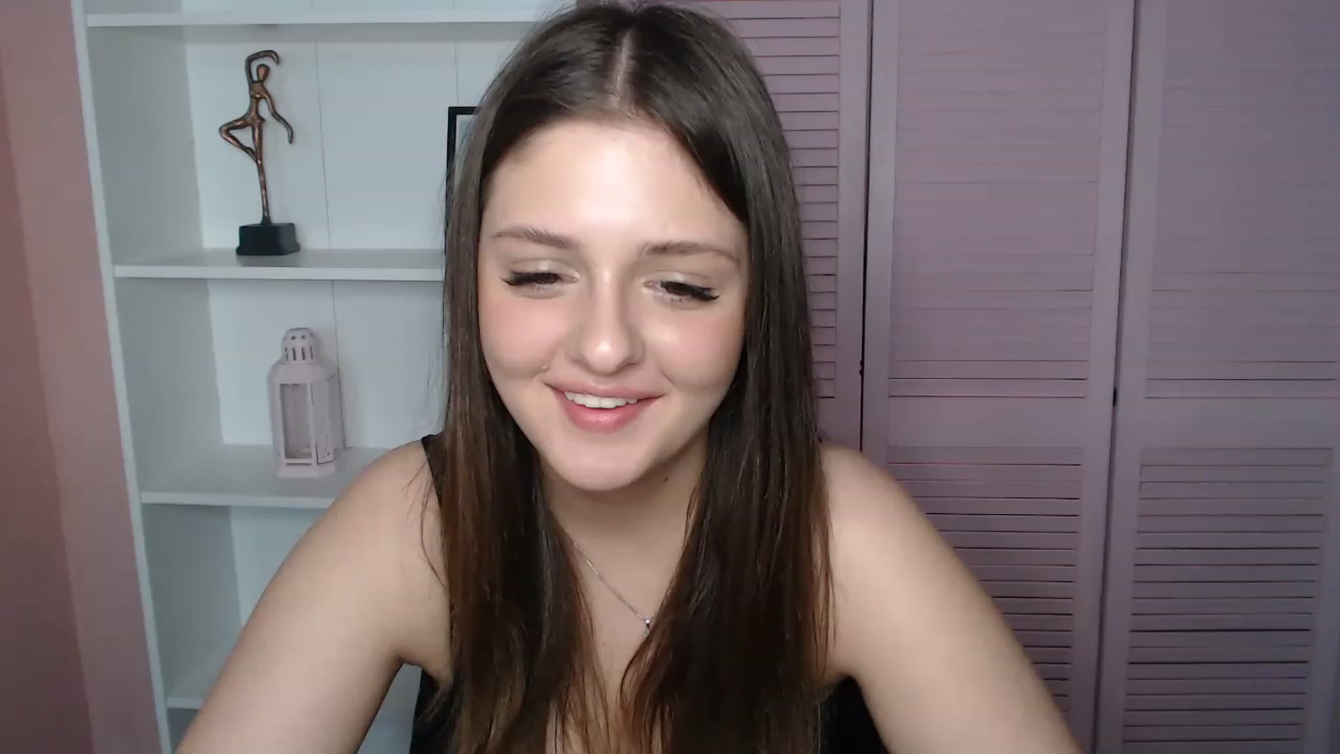 Gallery image thumbnail from Bella_Loran's myfreecams stream on, 04/18/2023, 08:01 image 7 of 20