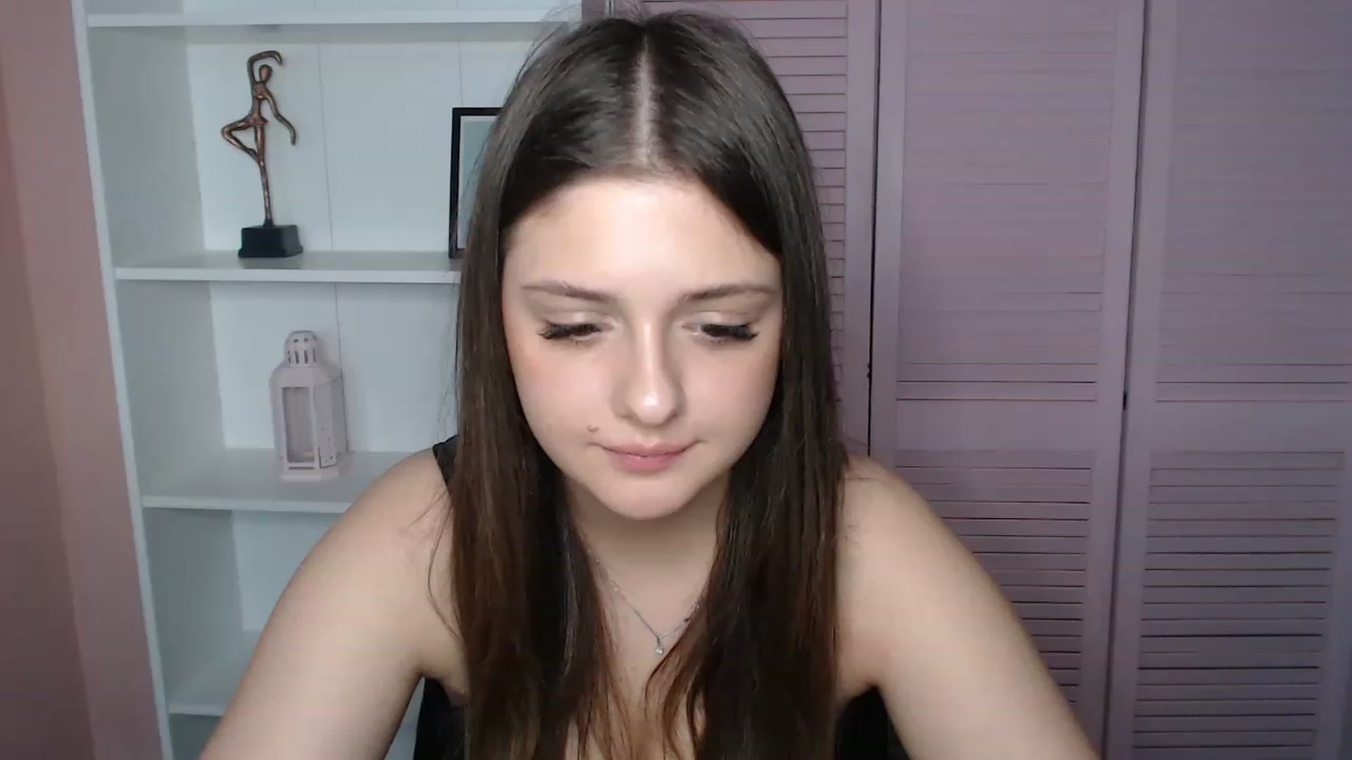 Gallery image thumbnail from Bella_Loran's myfreecams stream on, 04/18/2023, 08:01 image 5 of 20