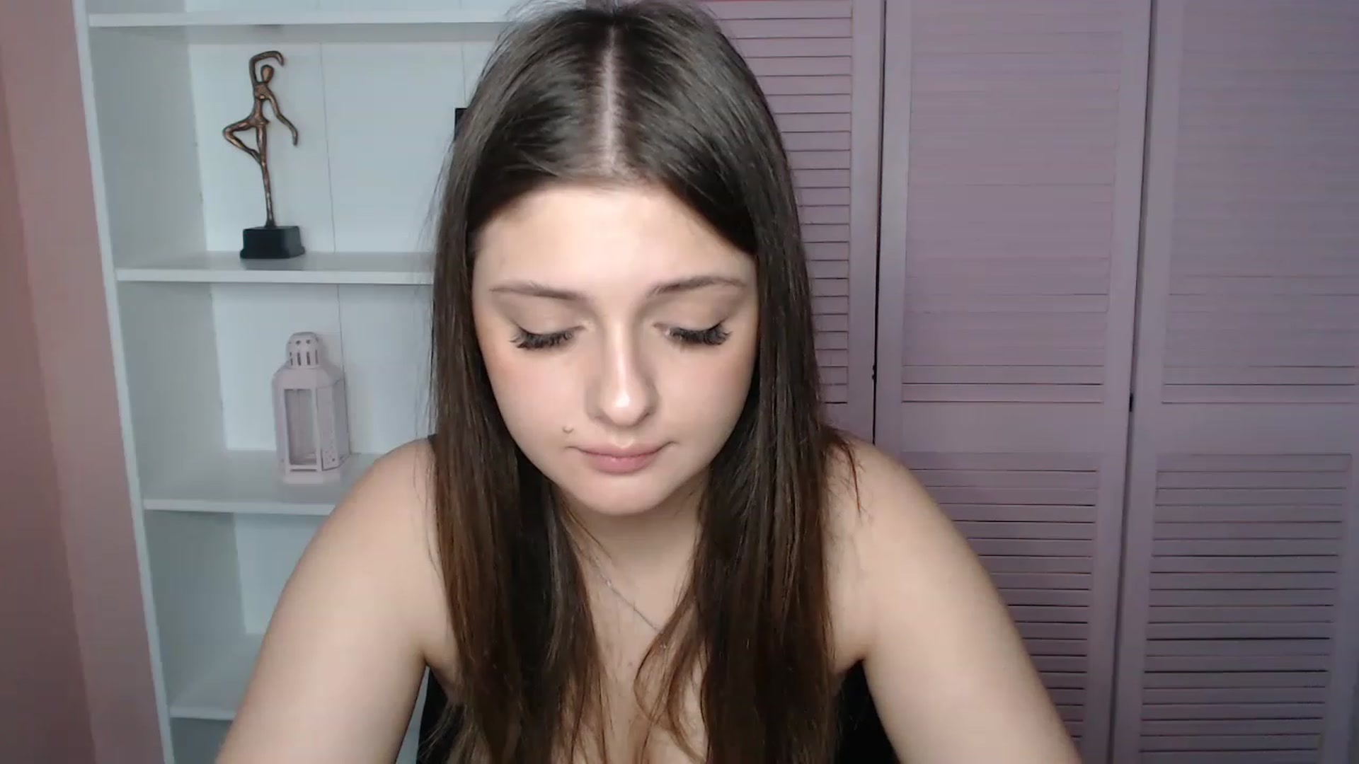 Gallery image thumbnail from Bella_Loran's myfreecams stream on, 04/18/2023, 08:01 image 3 of 20
