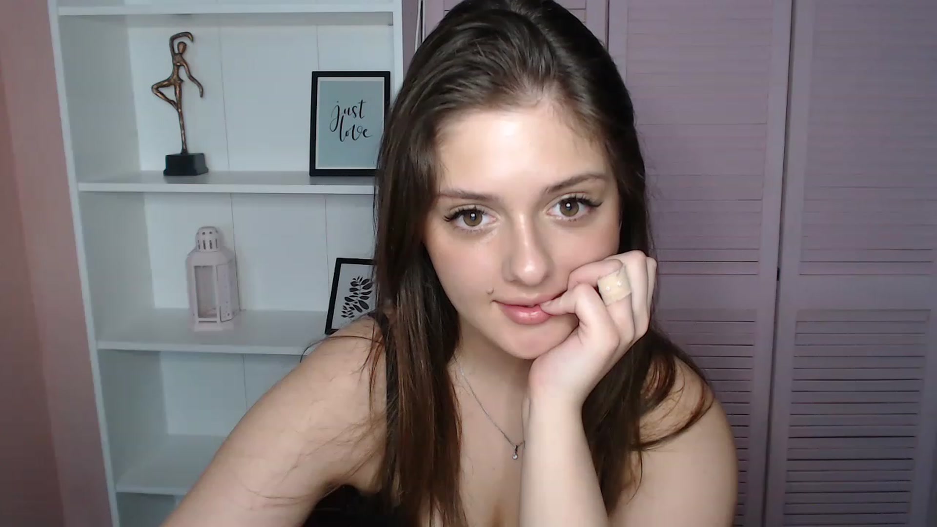 Gallery image thumbnail from Bella_Loran's myfreecams stream on, 04/18/2023, 09:53 image 15 of 20