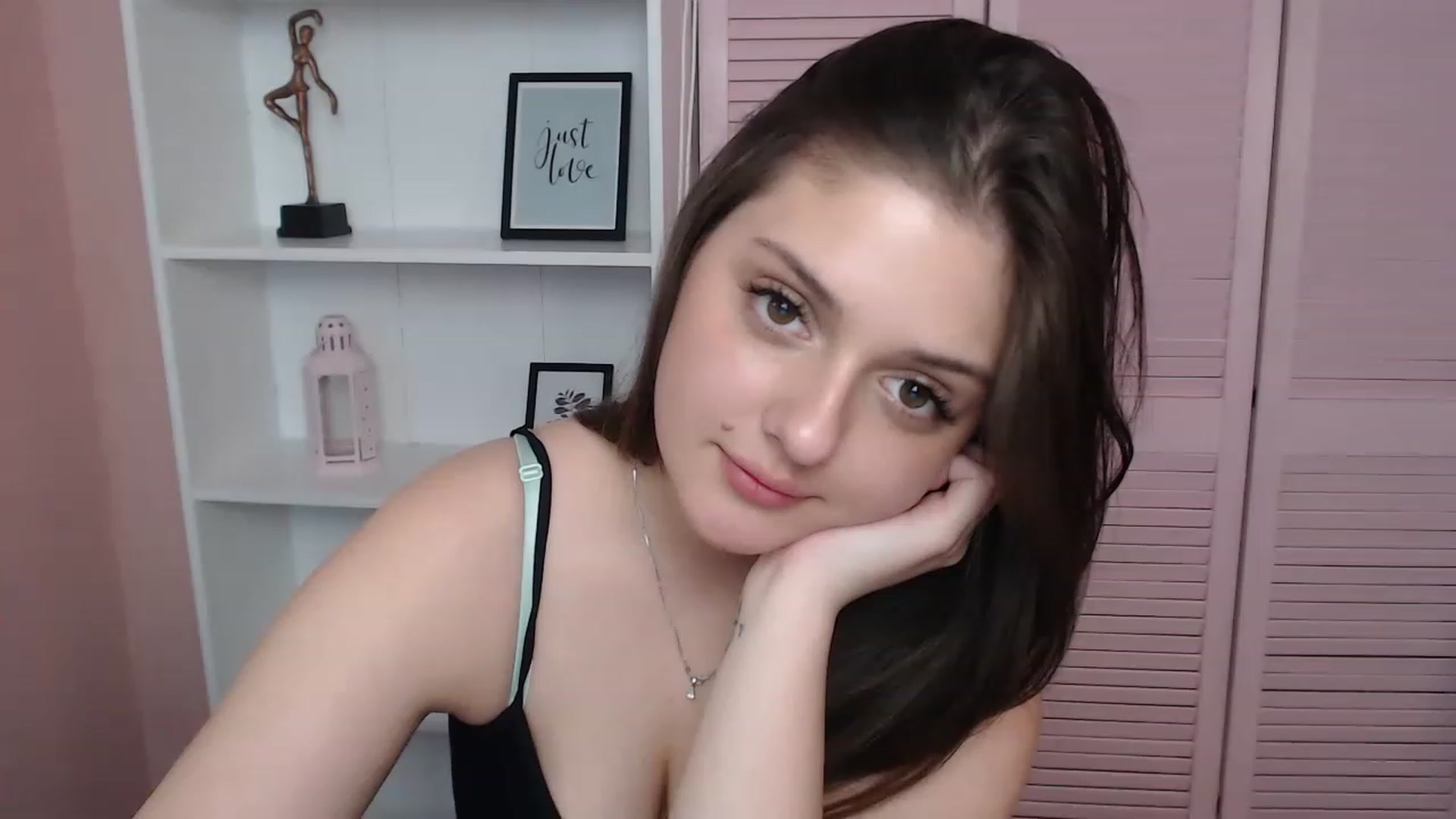 Gallery image thumbnail from Bella_Loran's myfreecams stream on, 04/21/2023, 12:23 image 14 of 20