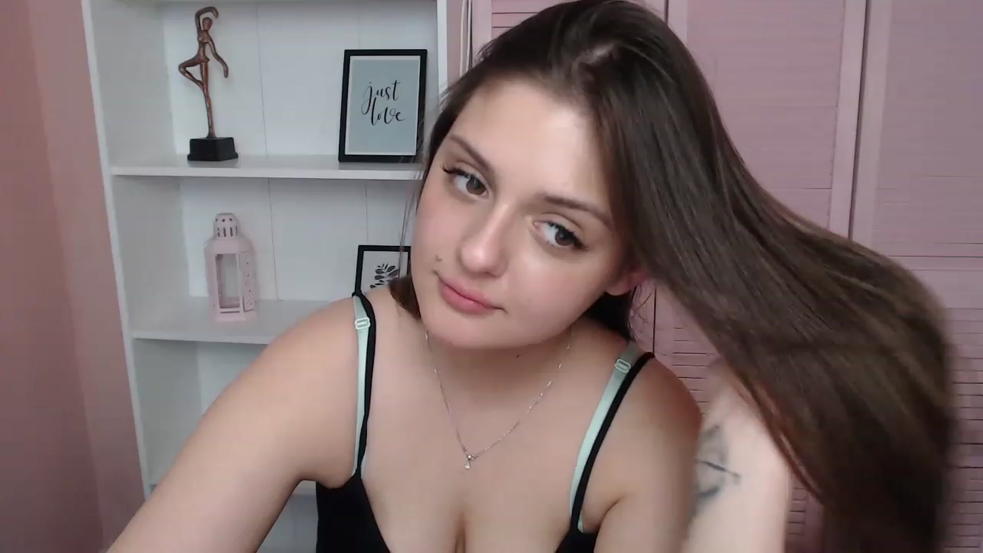 Gallery image thumbnail from Bella_Loran's myfreecams stream on, 04/21/2023, 12:23 image 15 of 20