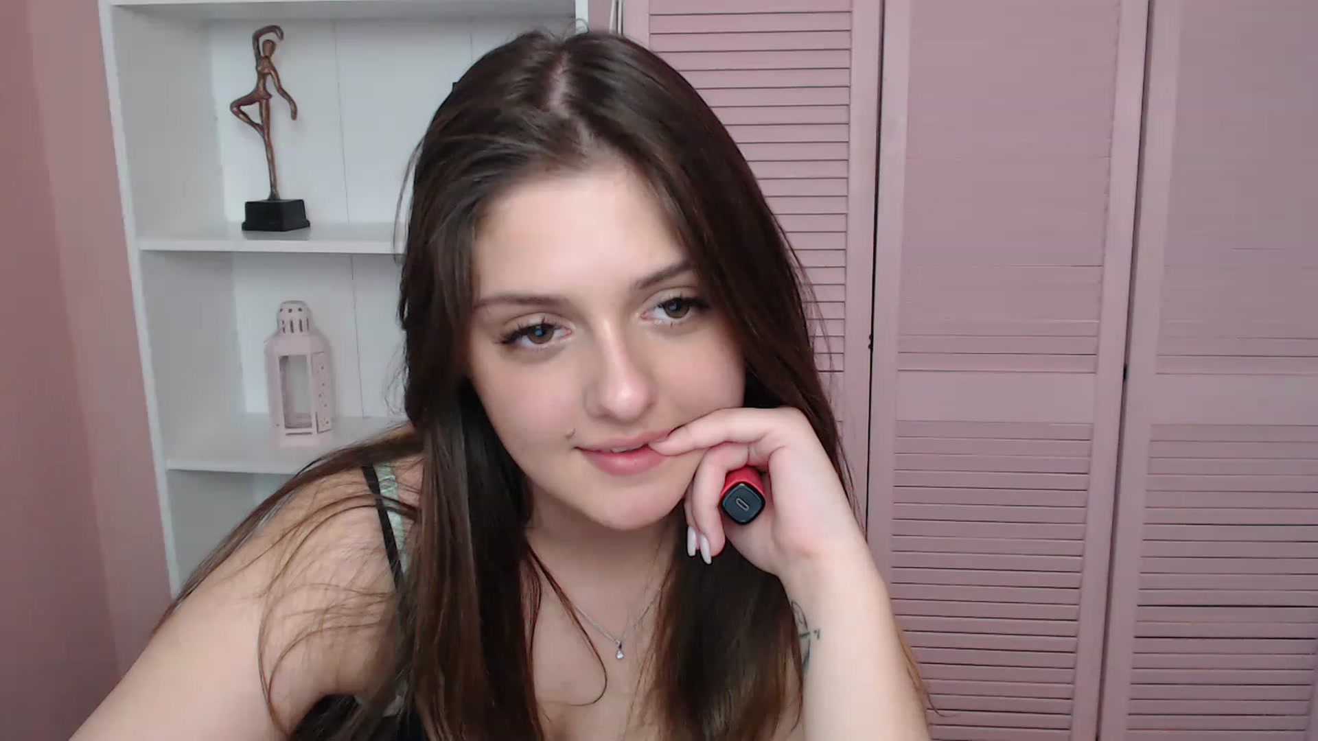 Gallery image thumbnail from Bella_Loran's myfreecams stream on, 04/21/2023, 13:29 image 4 of 20