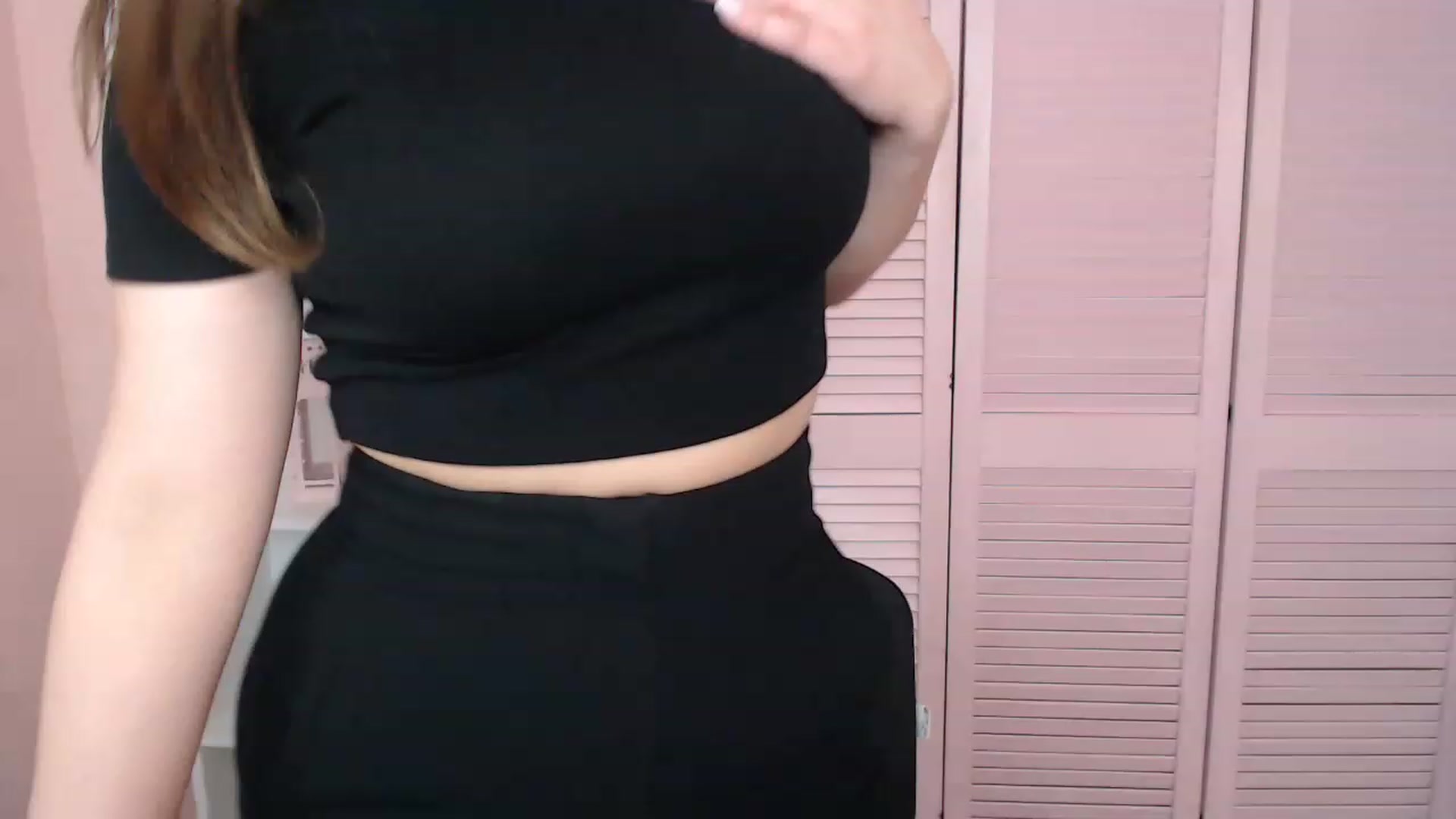 Gallery image thumbnail from Bella_Loran's myfreecams stream on, 04/25/2023, 11:52 image 11 of 20