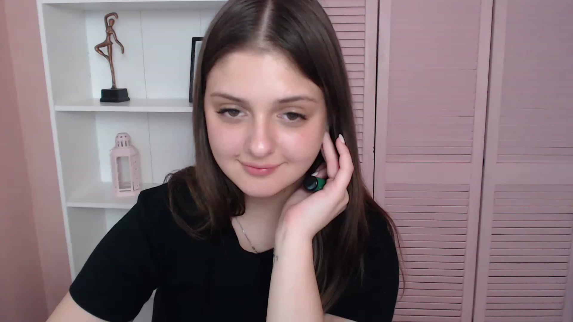 Gallery image thumbnail from Bella_Loran's myfreecams stream on, 04/25/2023, 11:52 image 10 of 20
