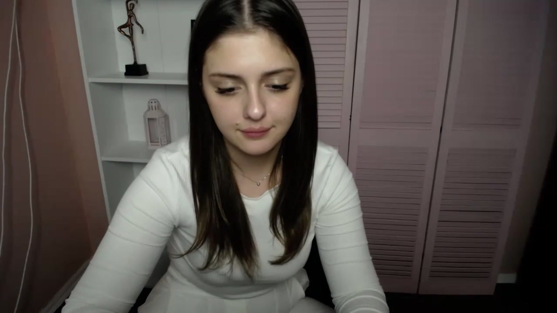Gallery image thumbnail from Bella_Loran's myfreecams stream on, 05/15/2023, 11:27 image 10 of 20