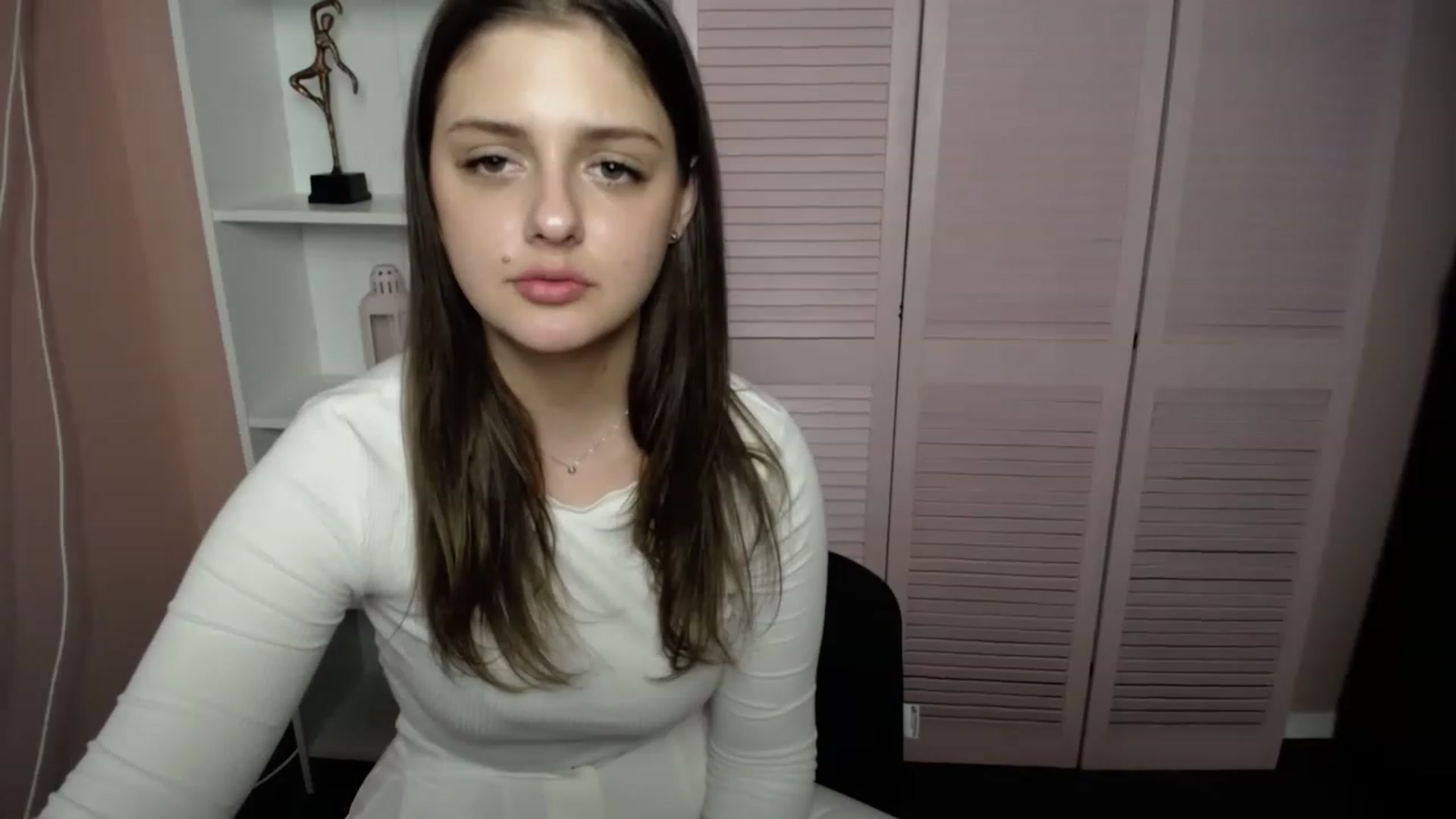 Gallery image thumbnail from Bella_Loran's myfreecams stream on, 05/15/2023, 11:27 image 3 of 20