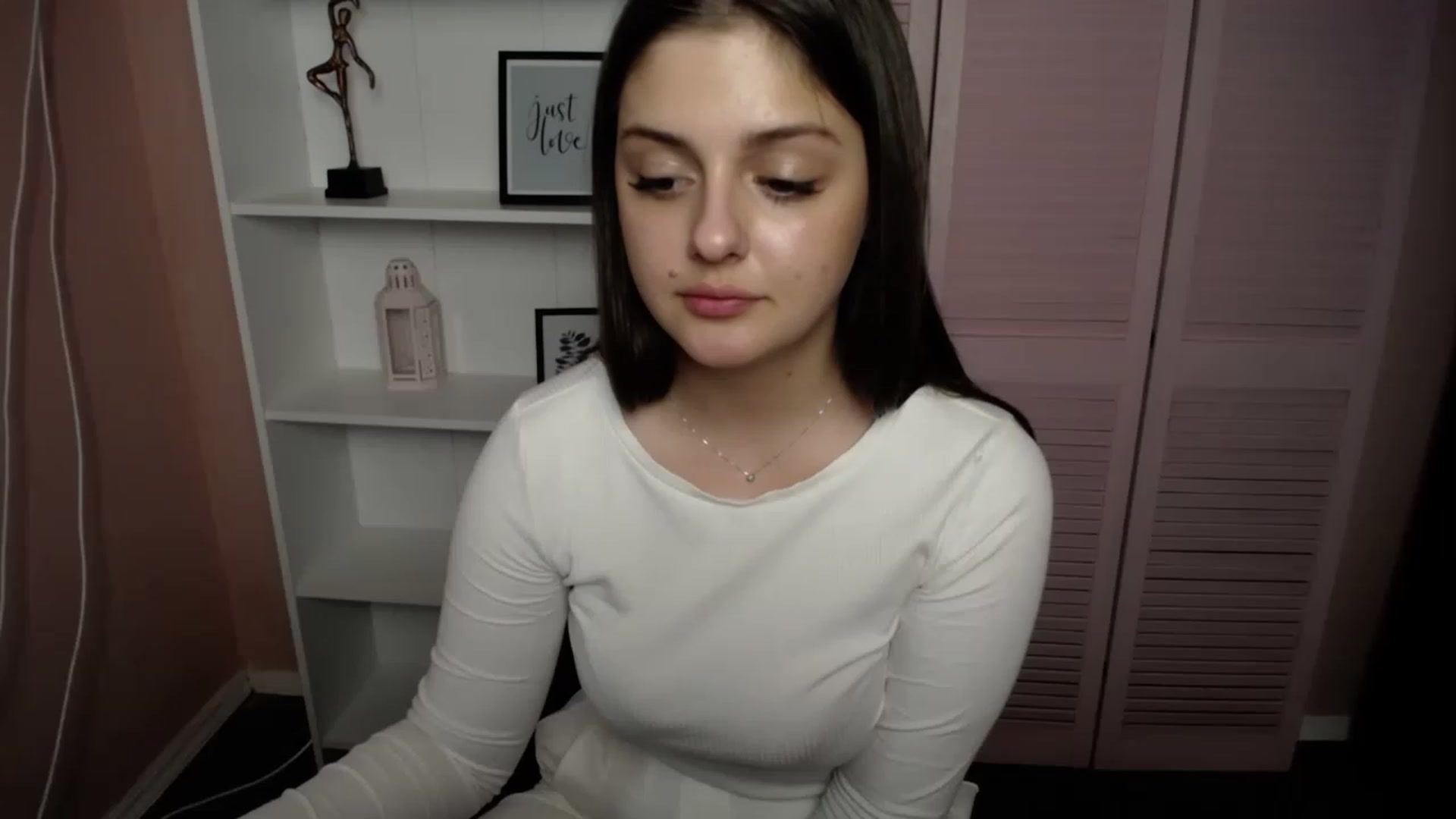 Gallery image thumbnail from Bella_Loran's myfreecams stream on, 05/15/2023, 11:27 image 19 of 20
