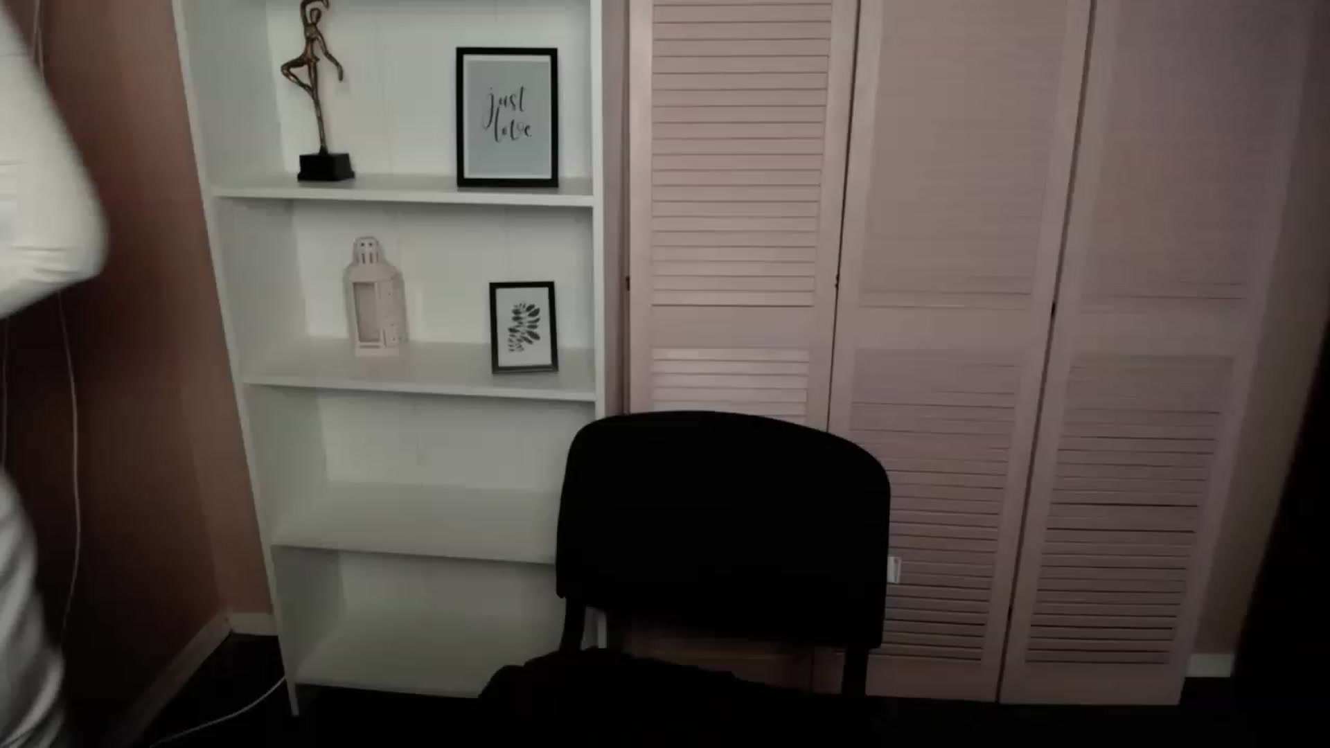 Gallery image thumbnail from Bella_Loran's myfreecams stream on, 05/15/2023, 11:27 image 14 of 20