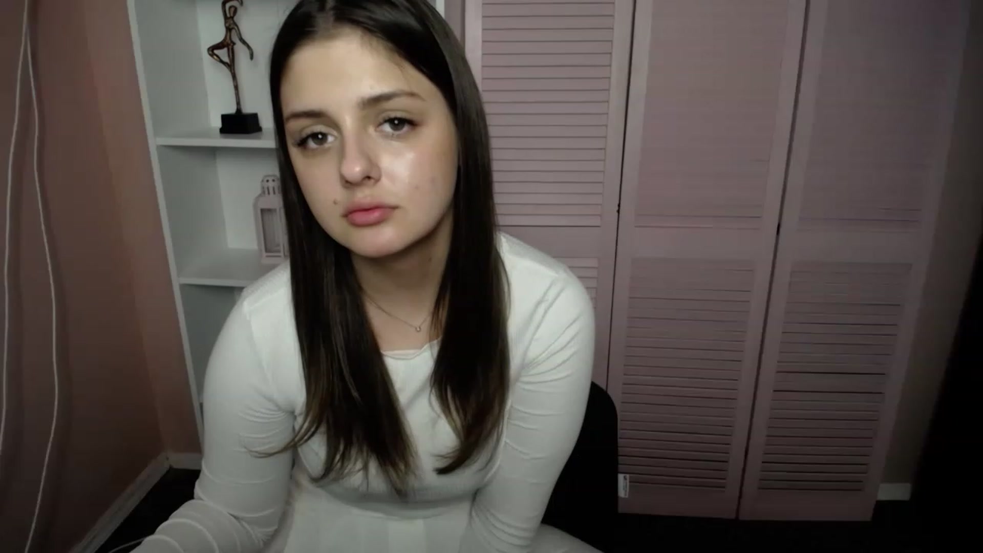 Gallery image thumbnail from Bella_Loran's myfreecams stream on, 05/15/2023, 11:27 image 11 of 20
