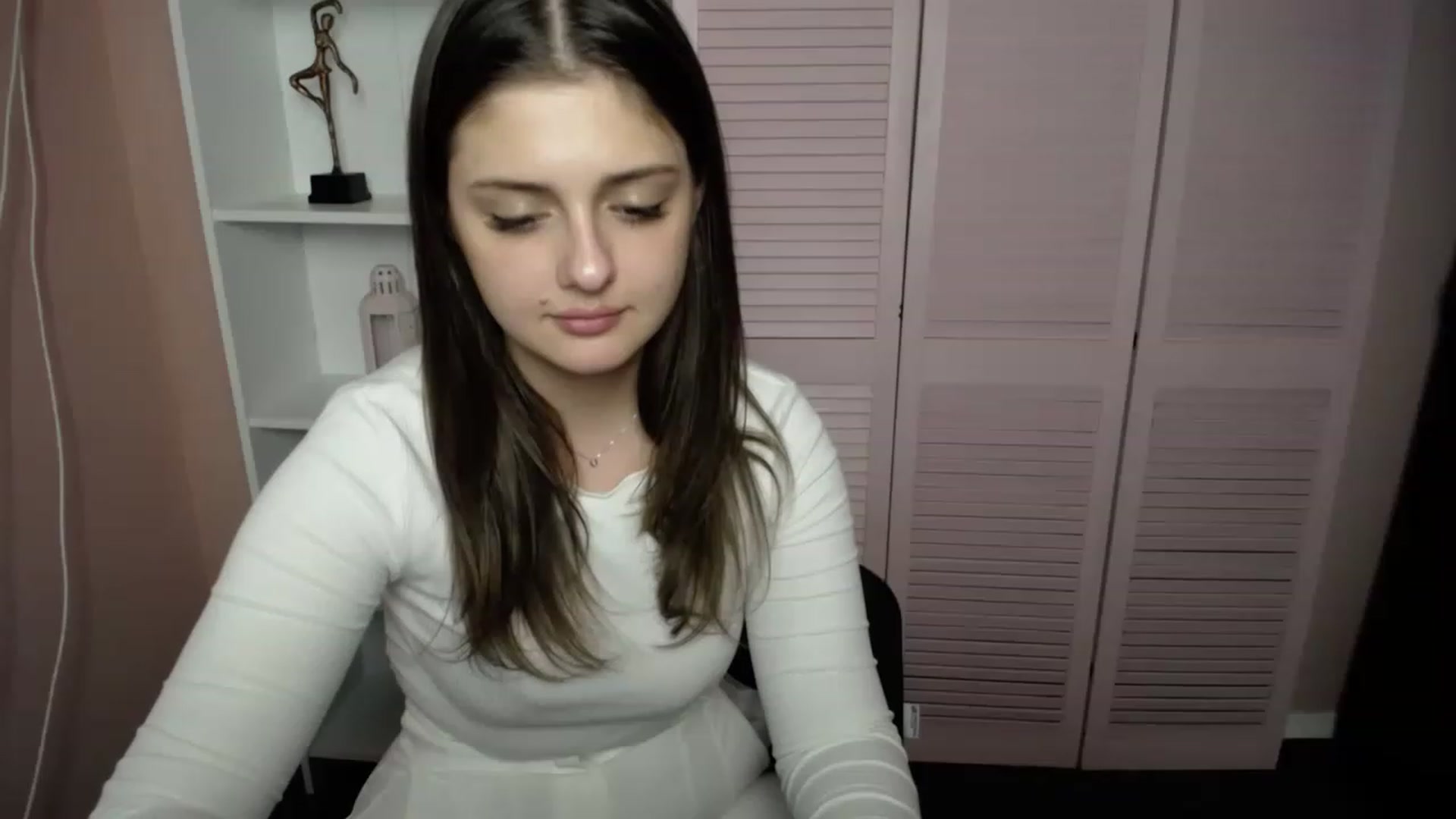 Gallery image thumbnail from Bella_Loran's myfreecams stream on, 05/15/2023, 11:27 image 5 of 20