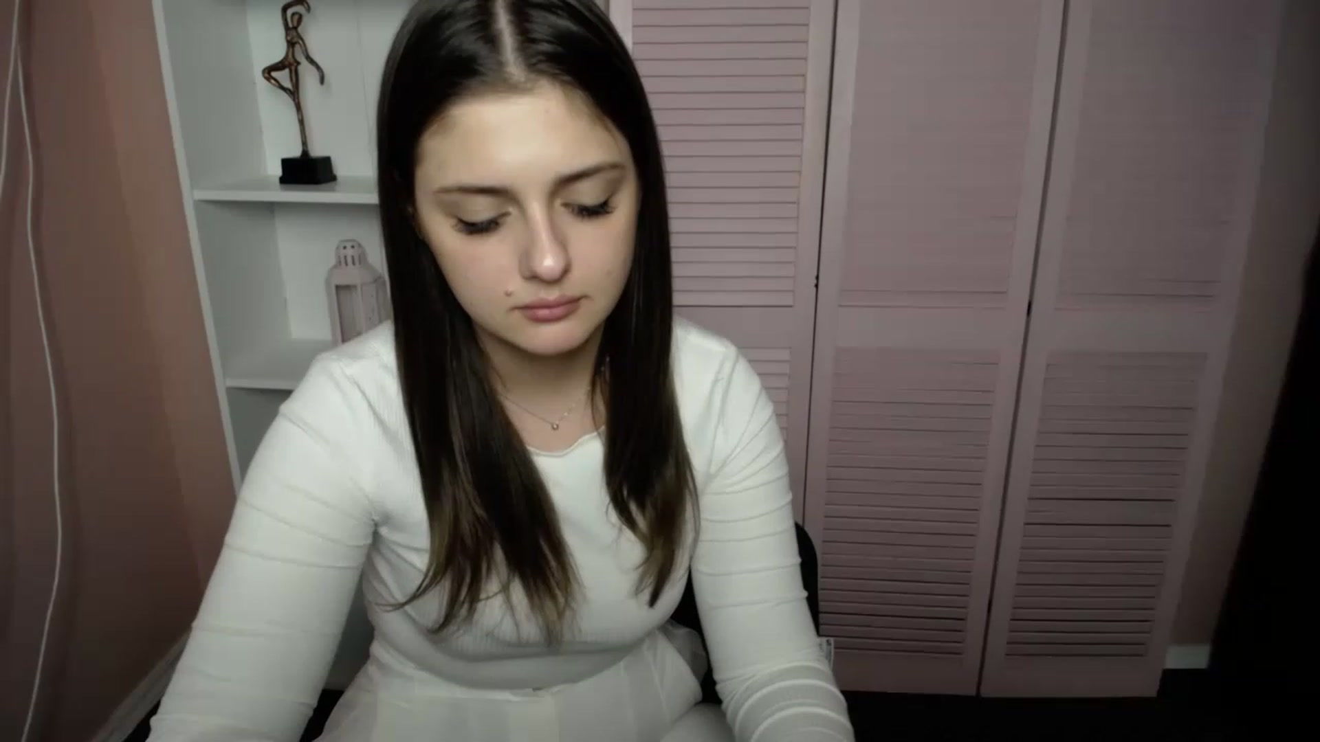 Gallery image thumbnail from Bella_Loran's myfreecams stream on, 05/15/2023, 11:27 image 8 of 20