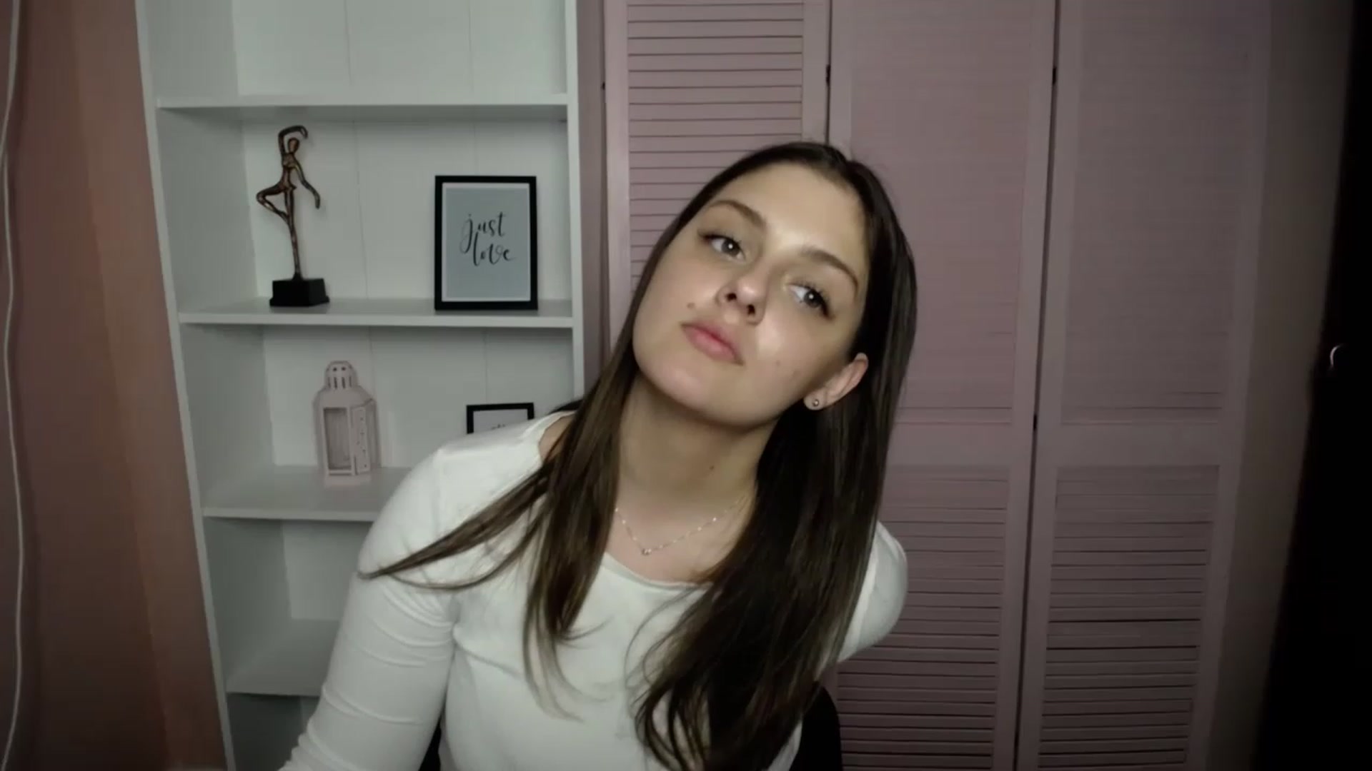 Gallery image thumbnail from Bella_Loran's myfreecams stream on, 05/15/2023, 12:09 image 6 of 20