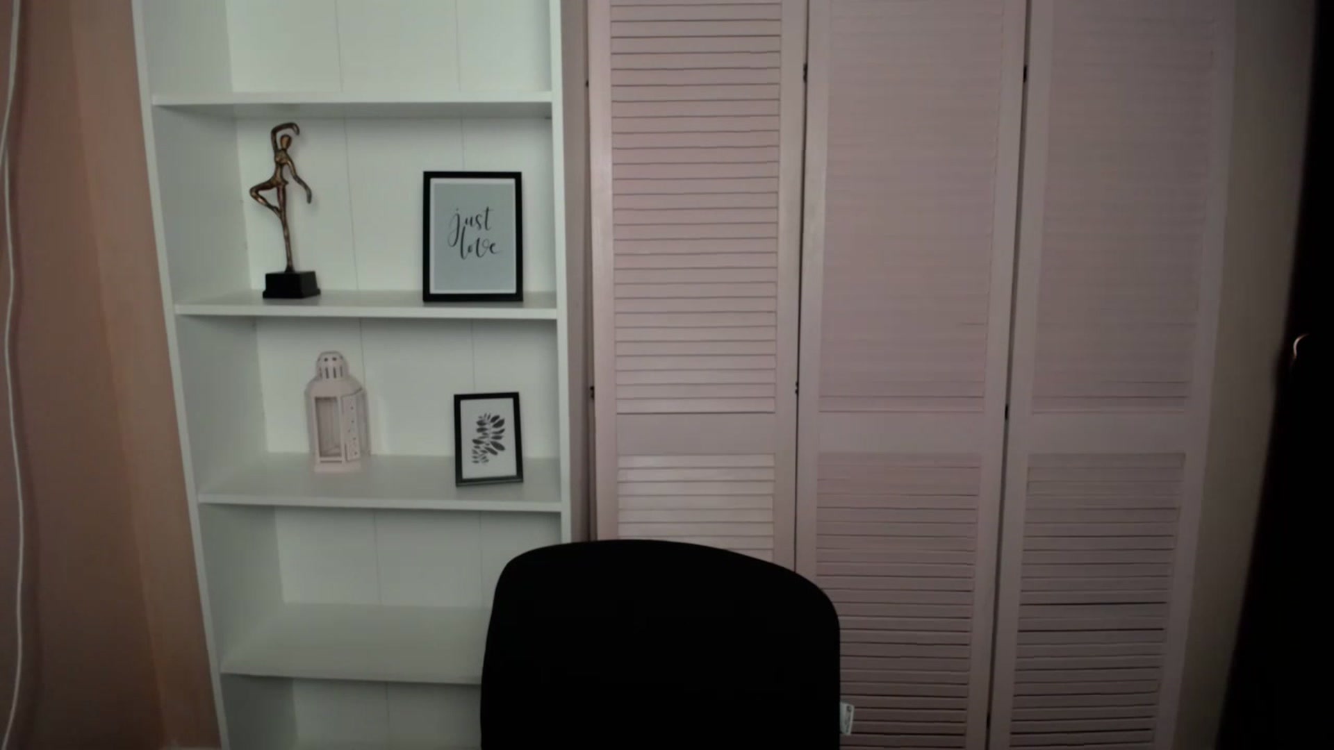 Gallery image thumbnail from Bella_Loran's myfreecams stream on, 05/15/2023, 12:09 image 9 of 20
