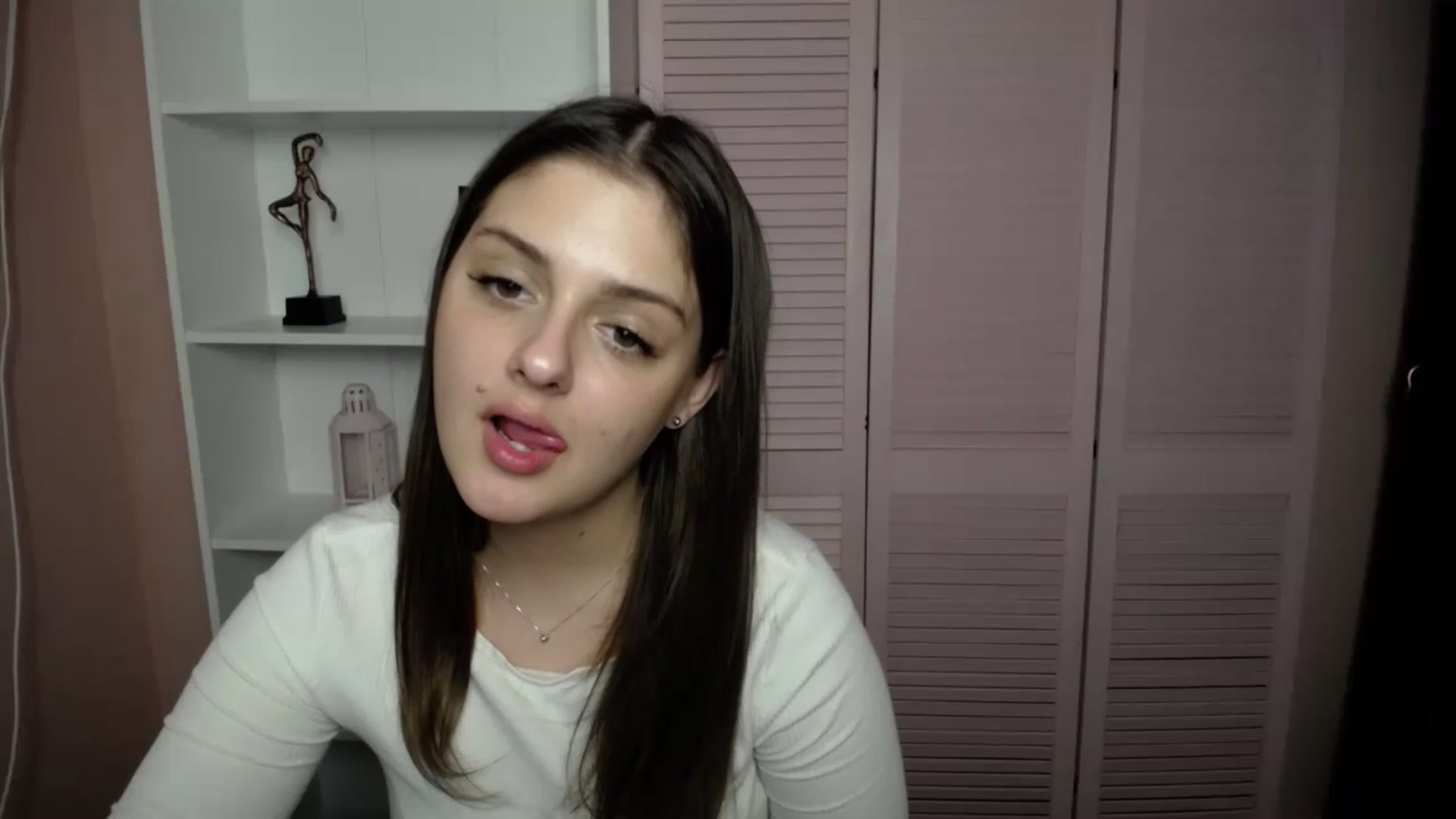 Gallery image thumbnail from Bella_Loran's myfreecams stream on, 05/15/2023, 12:09 image 3 of 20