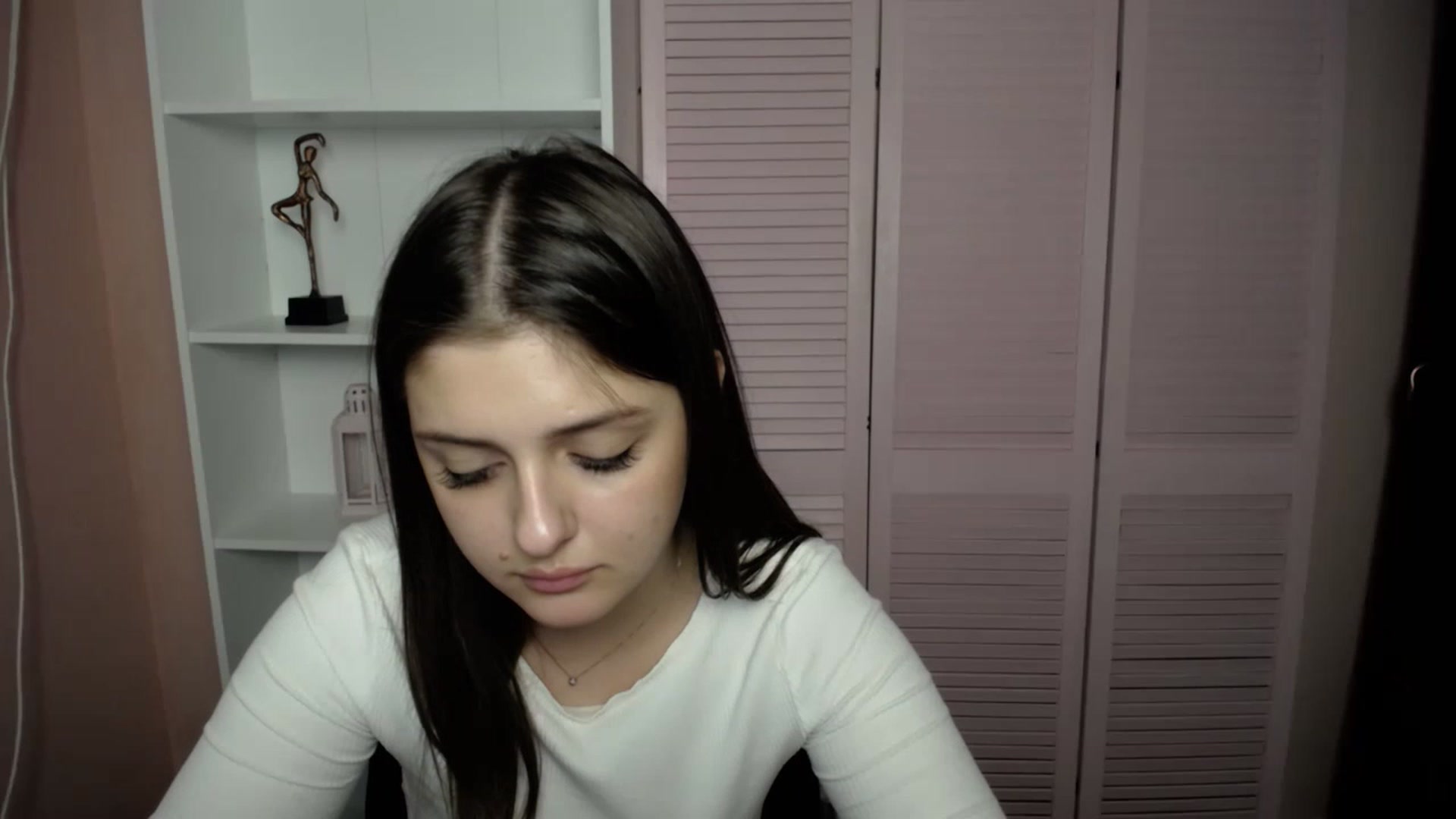 Gallery image thumbnail from Bella_Loran's myfreecams stream on, 05/15/2023, 12:09 image 10 of 20