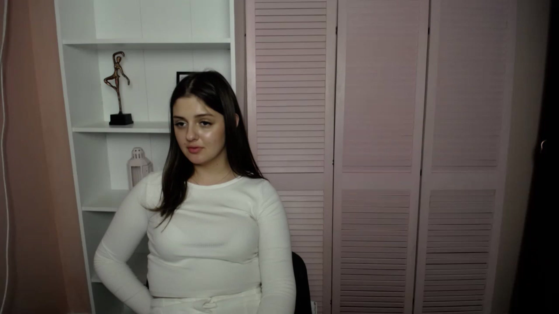 Gallery image thumbnail from Bella_Loran's myfreecams stream on, 05/15/2023, 12:09 image 11 of 20