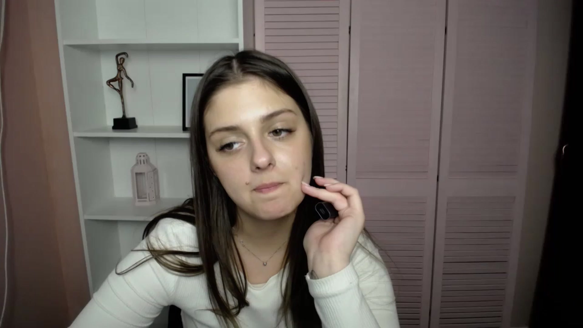 Gallery image thumbnail from Bella_Loran's myfreecams stream on, 05/15/2023, 12:09 image 16 of 20