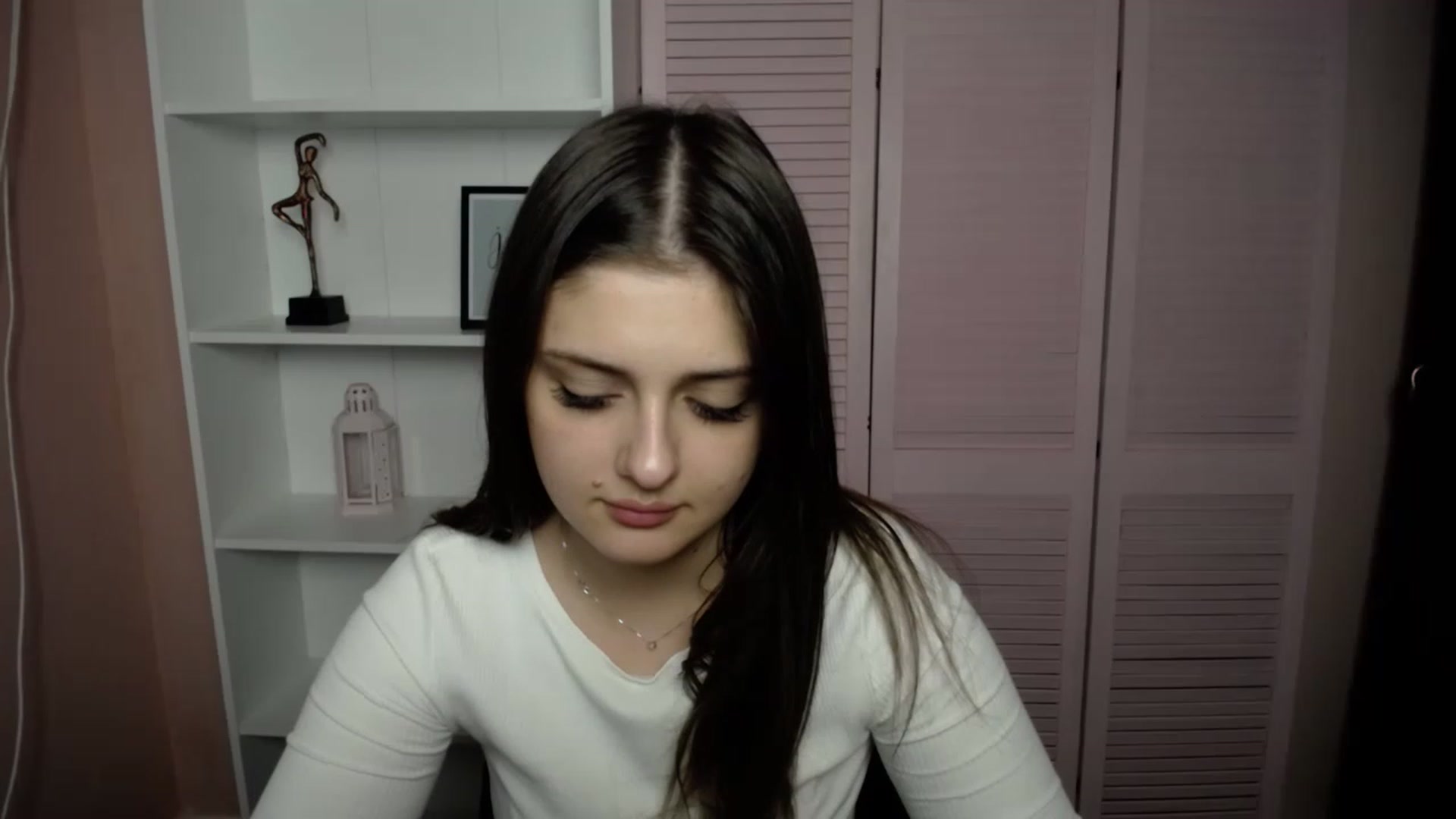 Gallery image thumbnail from Bella_Loran's myfreecams stream on, 05/15/2023, 12:09 image 15 of 20