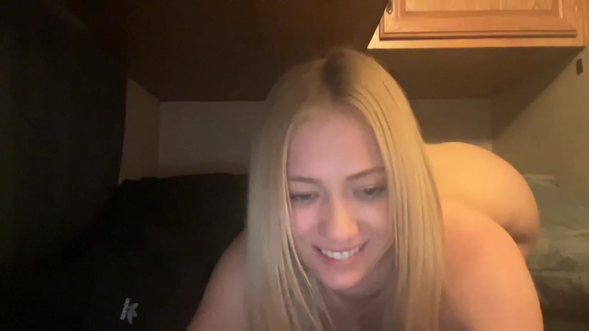 Gallery image thumbnail from Bella_Online's myfreecams stream on, 12/04/2022, 08:45 image 7 of 20