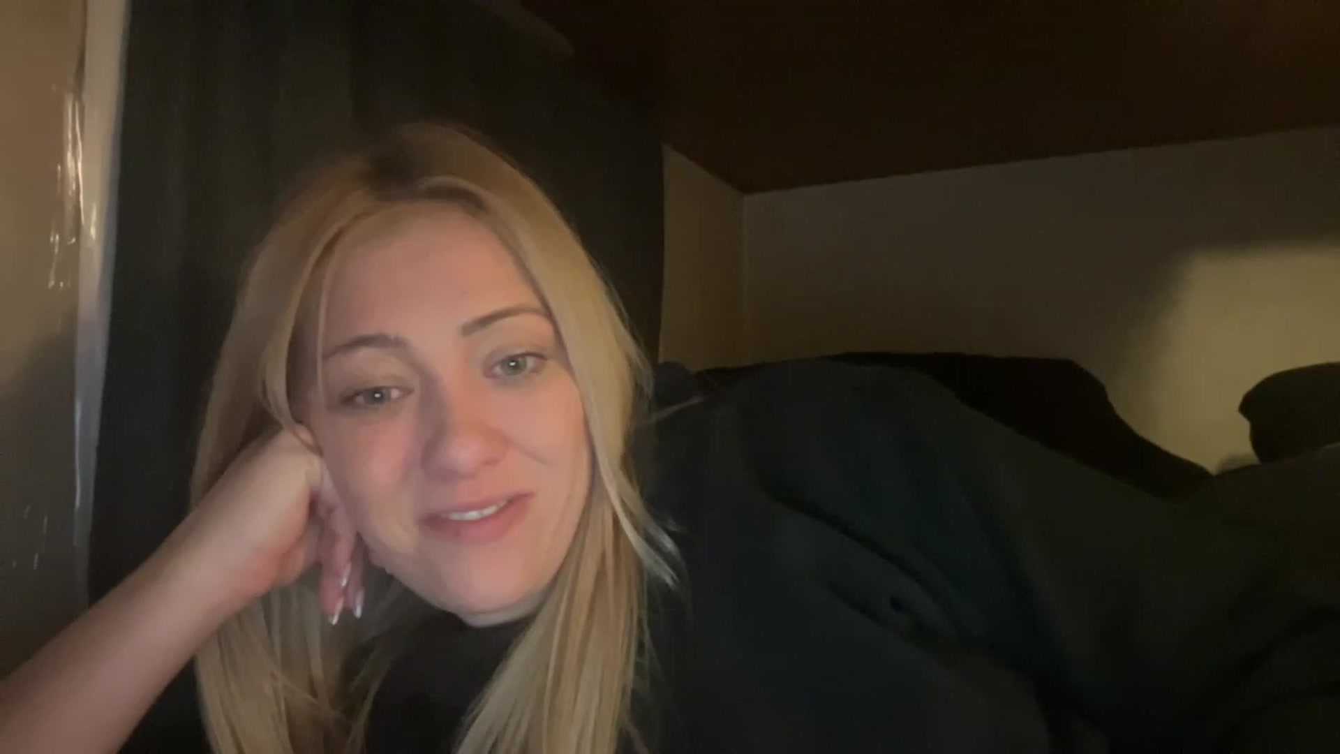 Gallery image thumbnail from Bella_Online's myfreecams stream on, 12/04/2022, 10:00 image 7 of 20