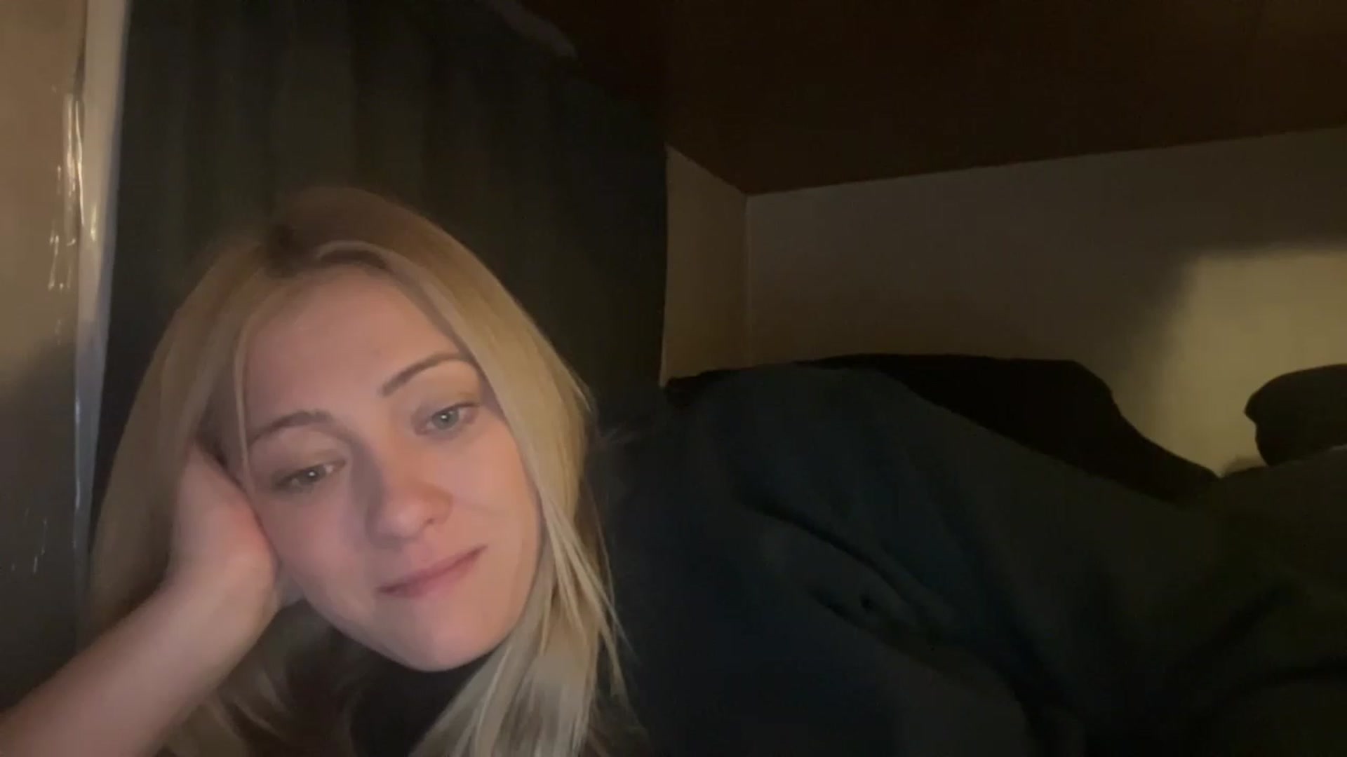 Gallery image thumbnail from Bella_Online's myfreecams stream on, 12/04/2022, 10:00 image 8 of 20