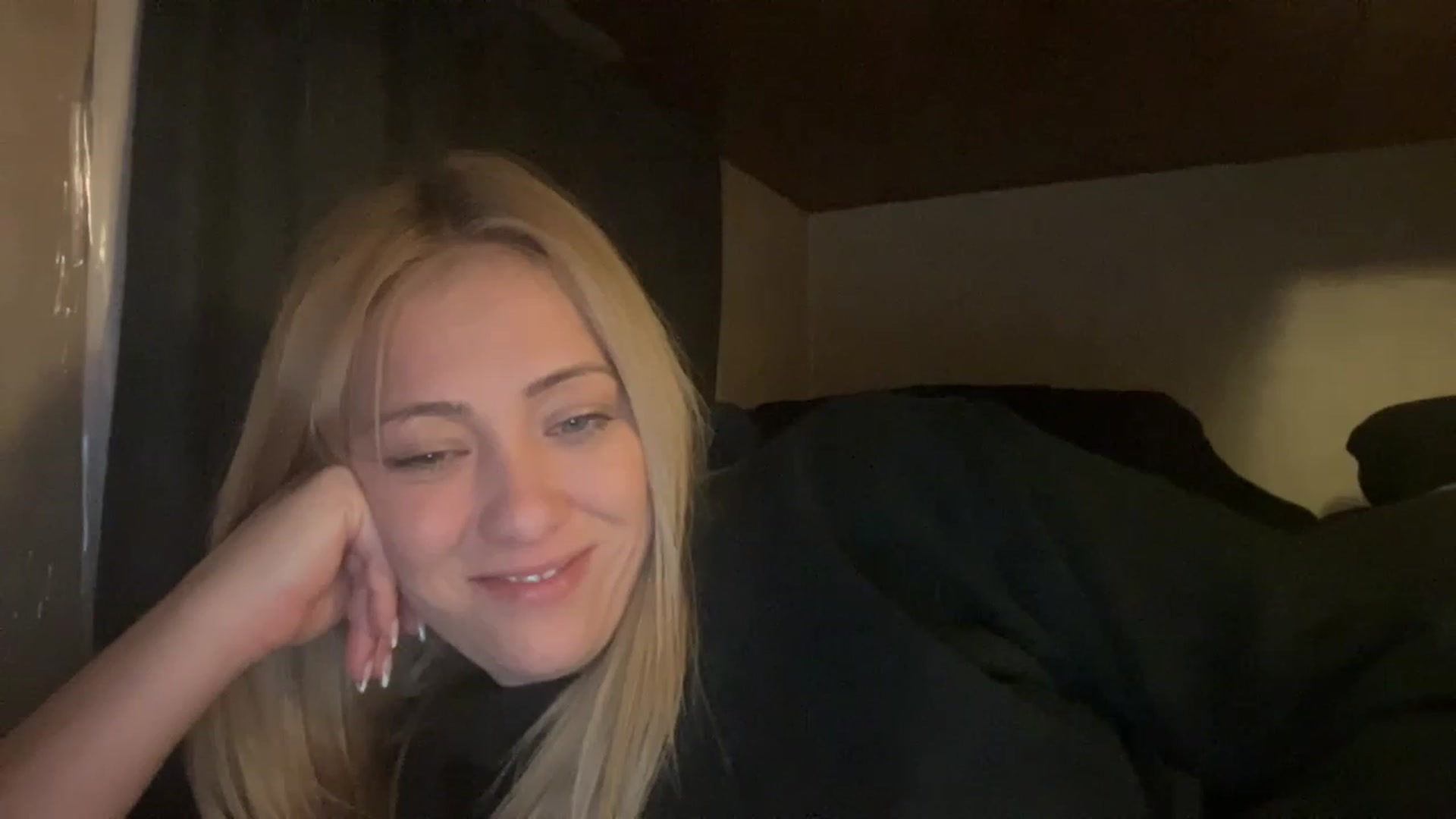 Gallery image thumbnail from Bella_Online's myfreecams stream on, 12/04/2022, 10:00 image 12 of 20