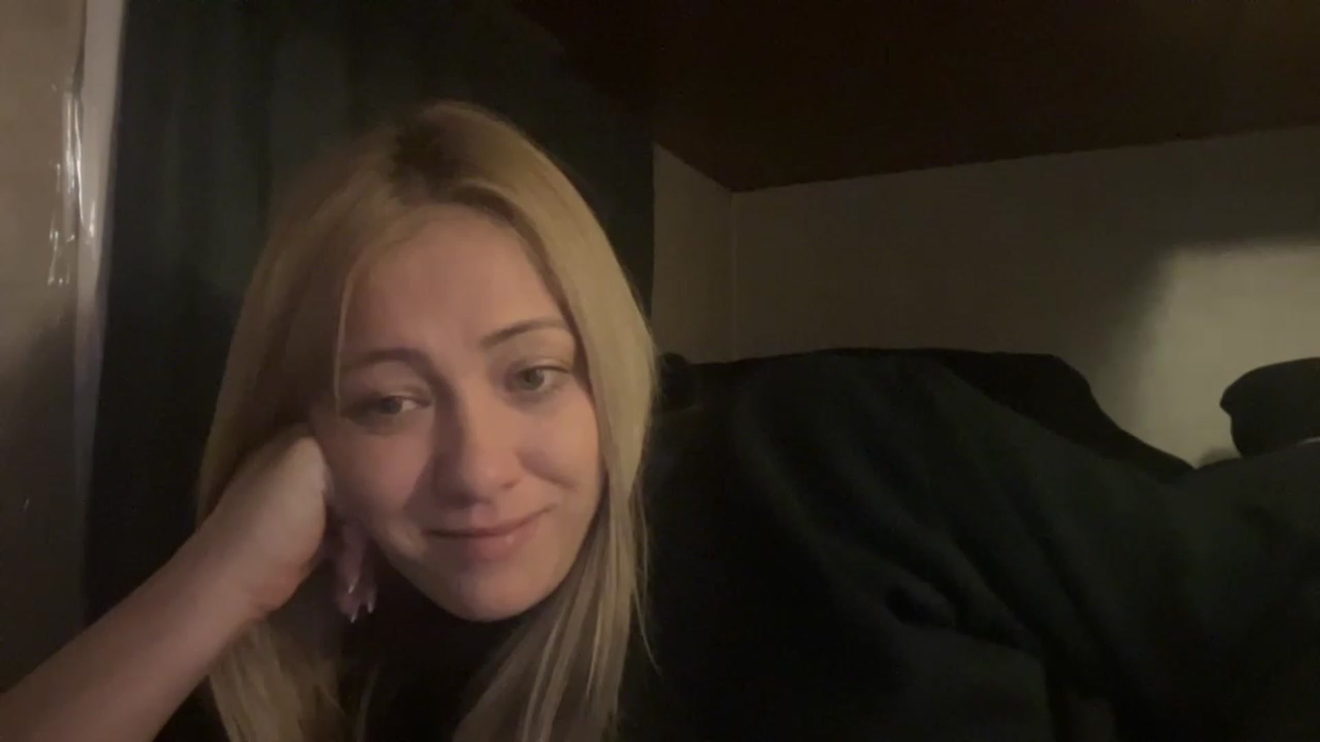 Gallery image thumbnail from Bella_Online's myfreecams stream on, 12/04/2022, 10:00 image 9 of 20
