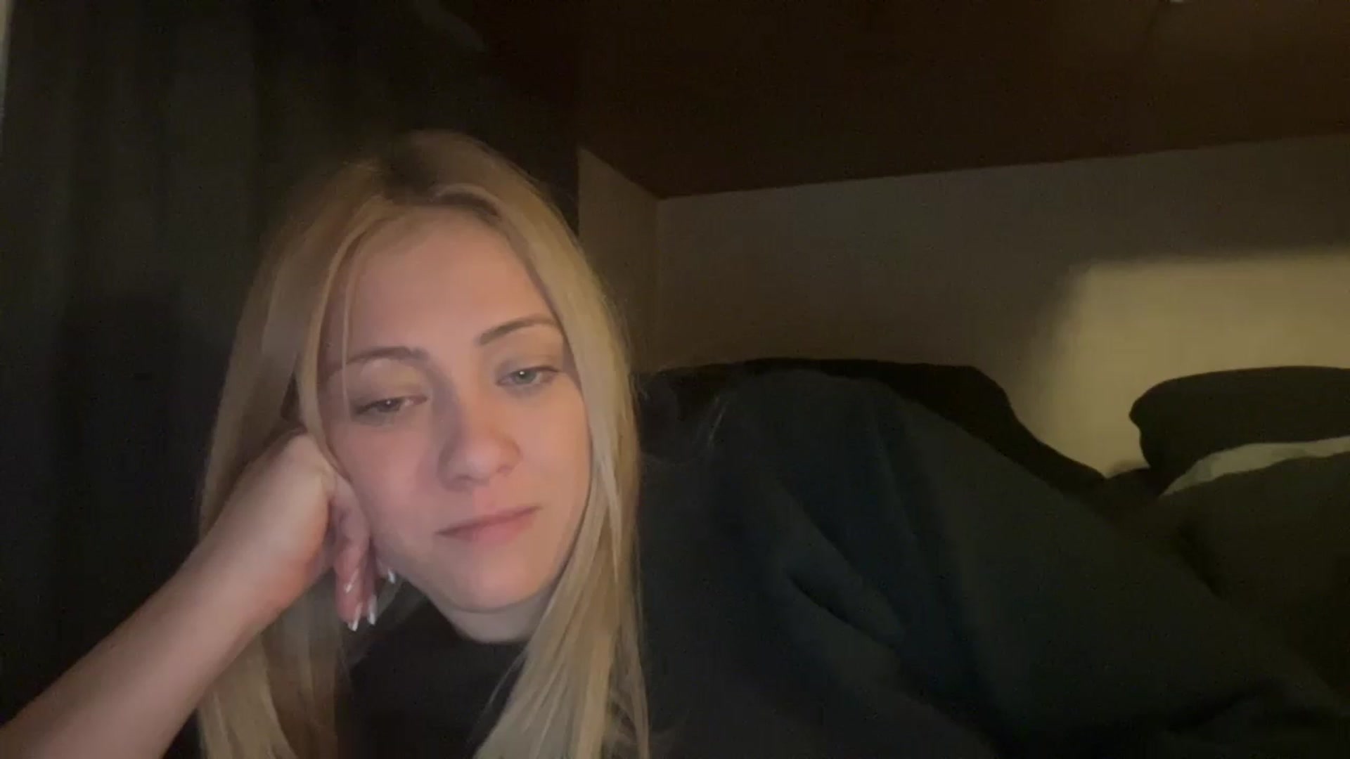 Gallery image thumbnail from Bella_Online's myfreecams stream on, 12/04/2022, 10:00 image 19 of 20