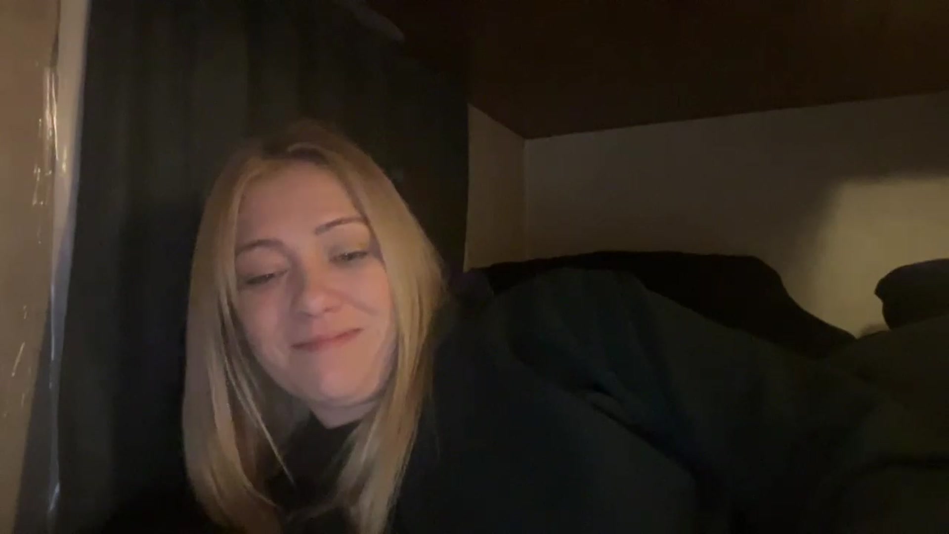 Gallery image thumbnail from Bella_Online's myfreecams stream on, 12/04/2022, 10:00 image 15 of 20