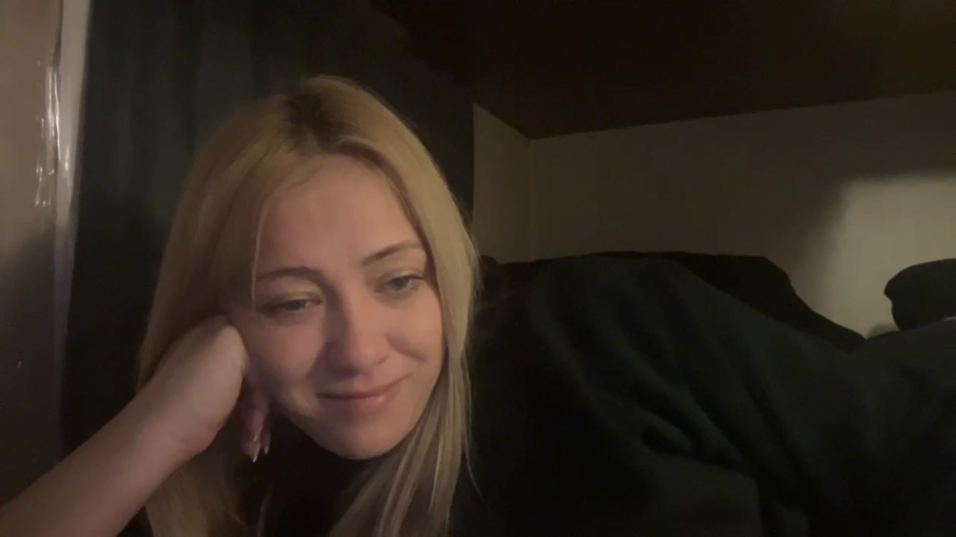 Gallery image thumbnail from Bella_Online's myfreecams stream on, 12/04/2022, 10:00 image 10 of 20