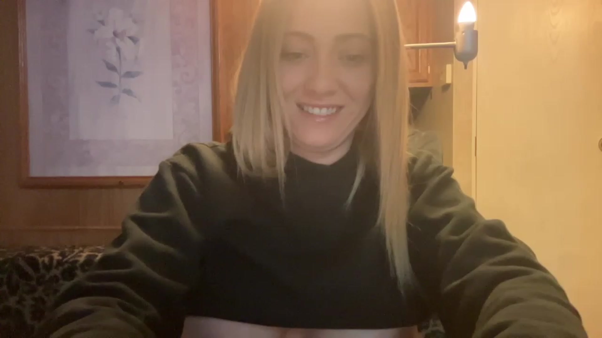 Gallery image thumbnail from Bella_Online's myfreecams stream on, 12/06/2022, 09:26 image 1 of 20