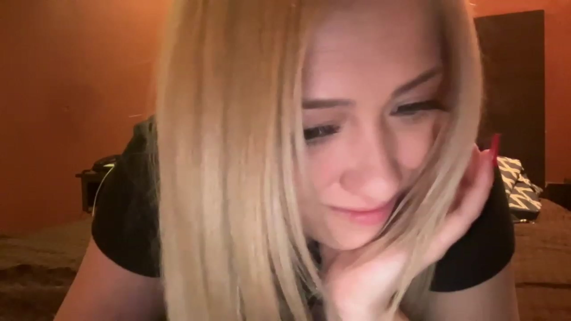 Gallery image thumbnail from Bella_Online's myfreecams stream on, 12/27/2022, 08:57 image 16 of 20