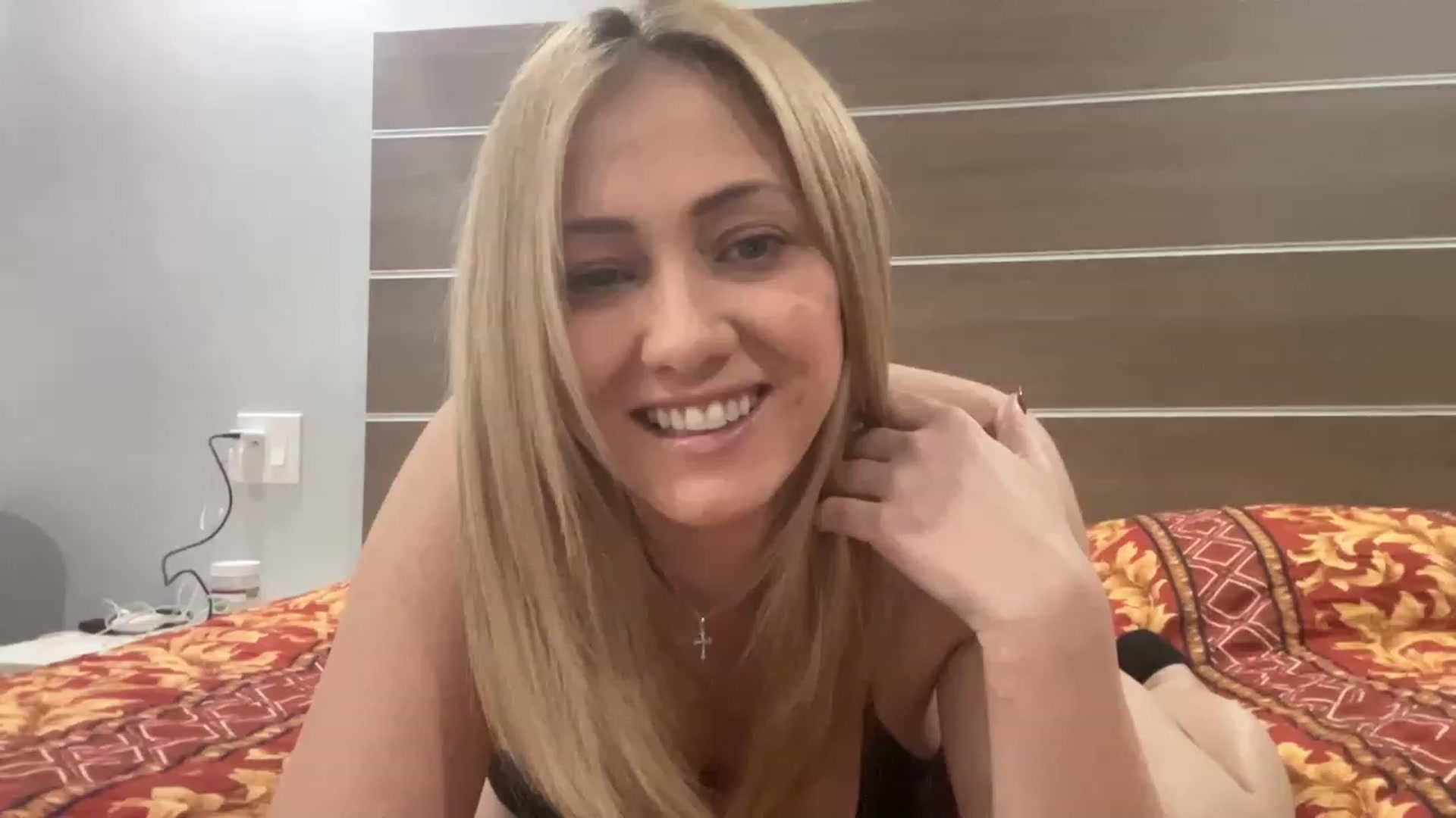 Gallery image thumbnail from Bella_Online's myfreecams stream on, 12/31/2022, 01:59 image 18 of 20