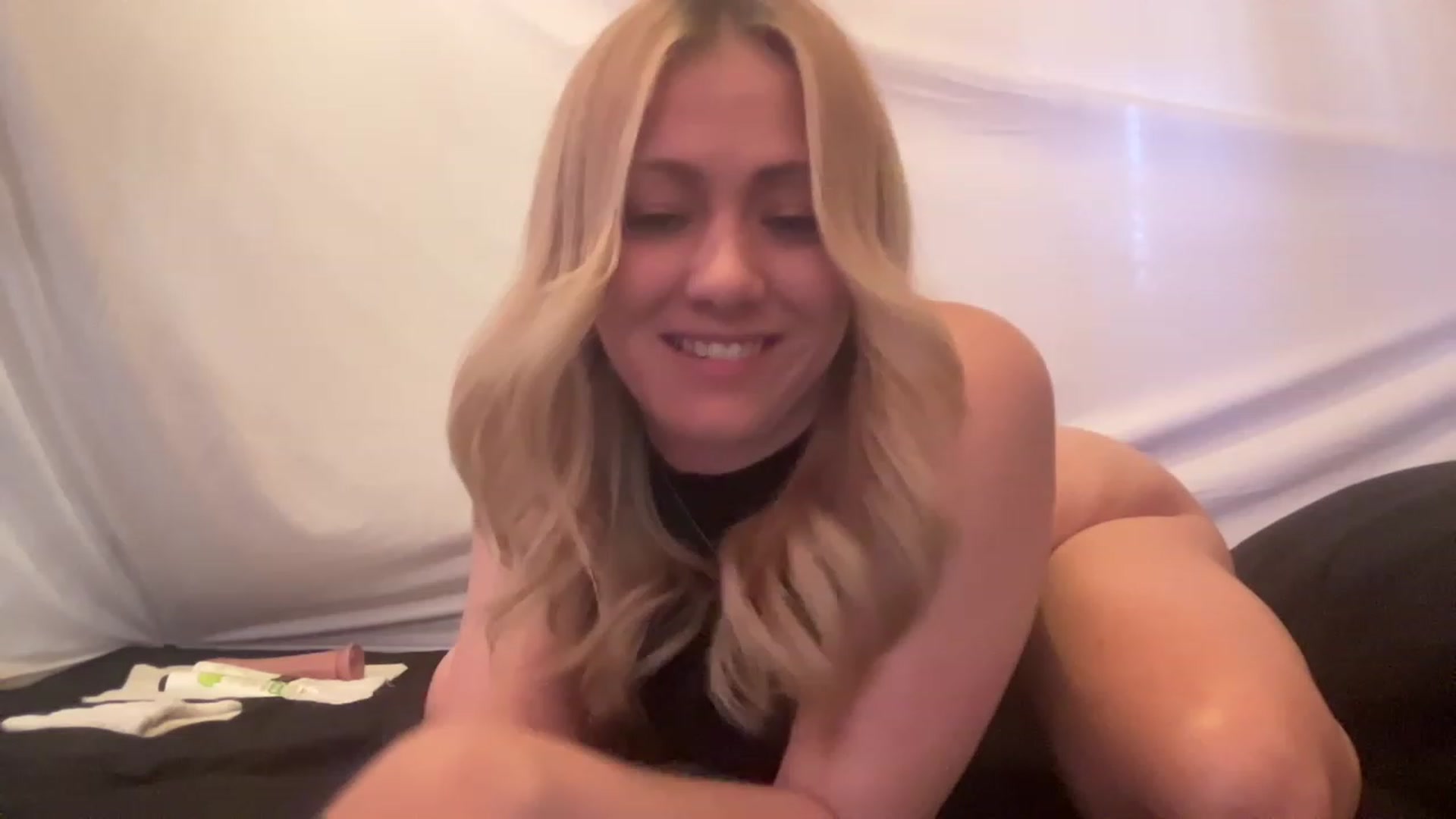 Gallery image thumbnail from Bella_Online's myfreecams stream on, 01/26/2023, 23:42 image 6 of 20