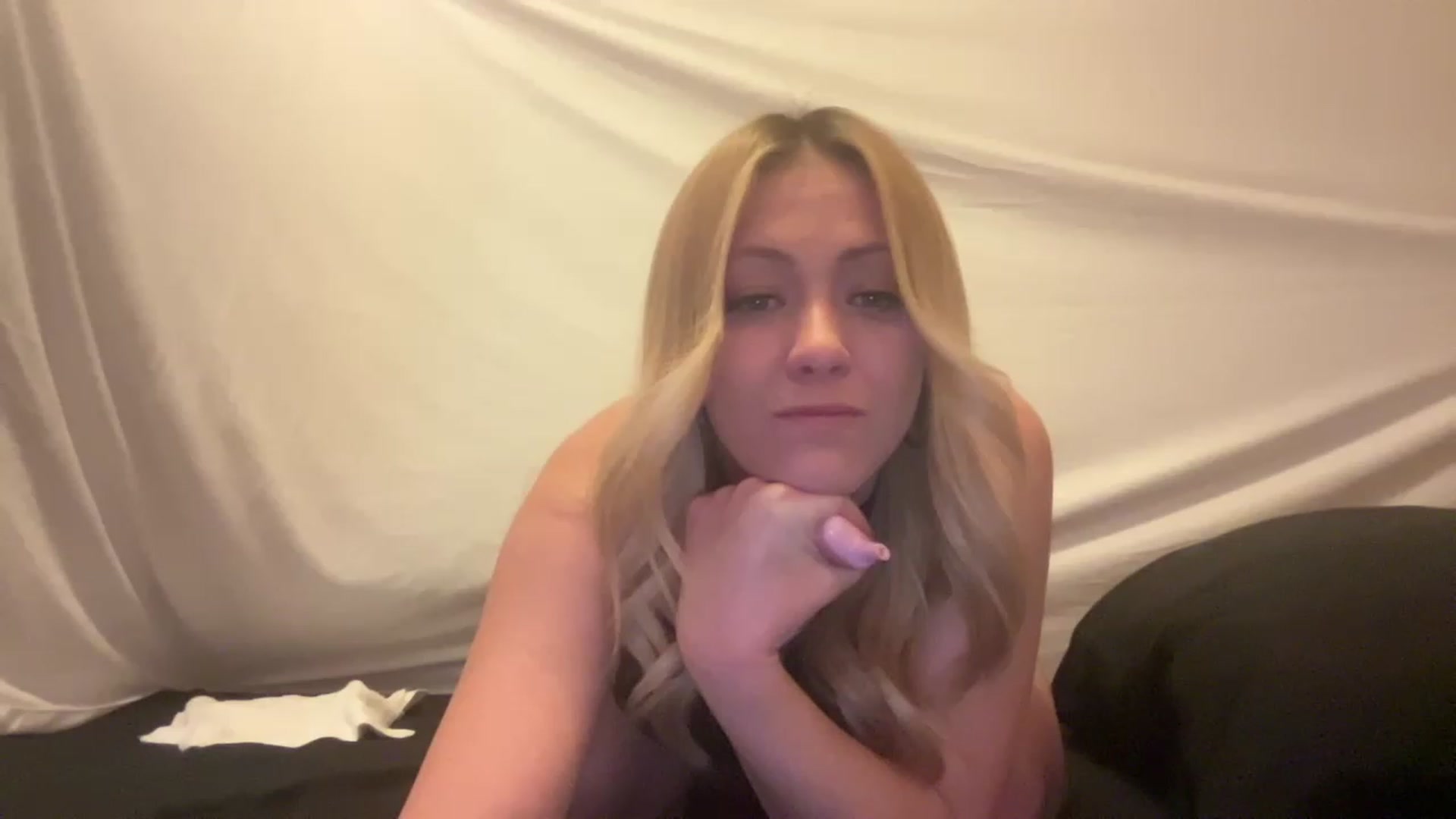 Gallery image thumbnail from Bella_Online's myfreecams stream on, 01/27/2023, 01:46 image 9 of 20