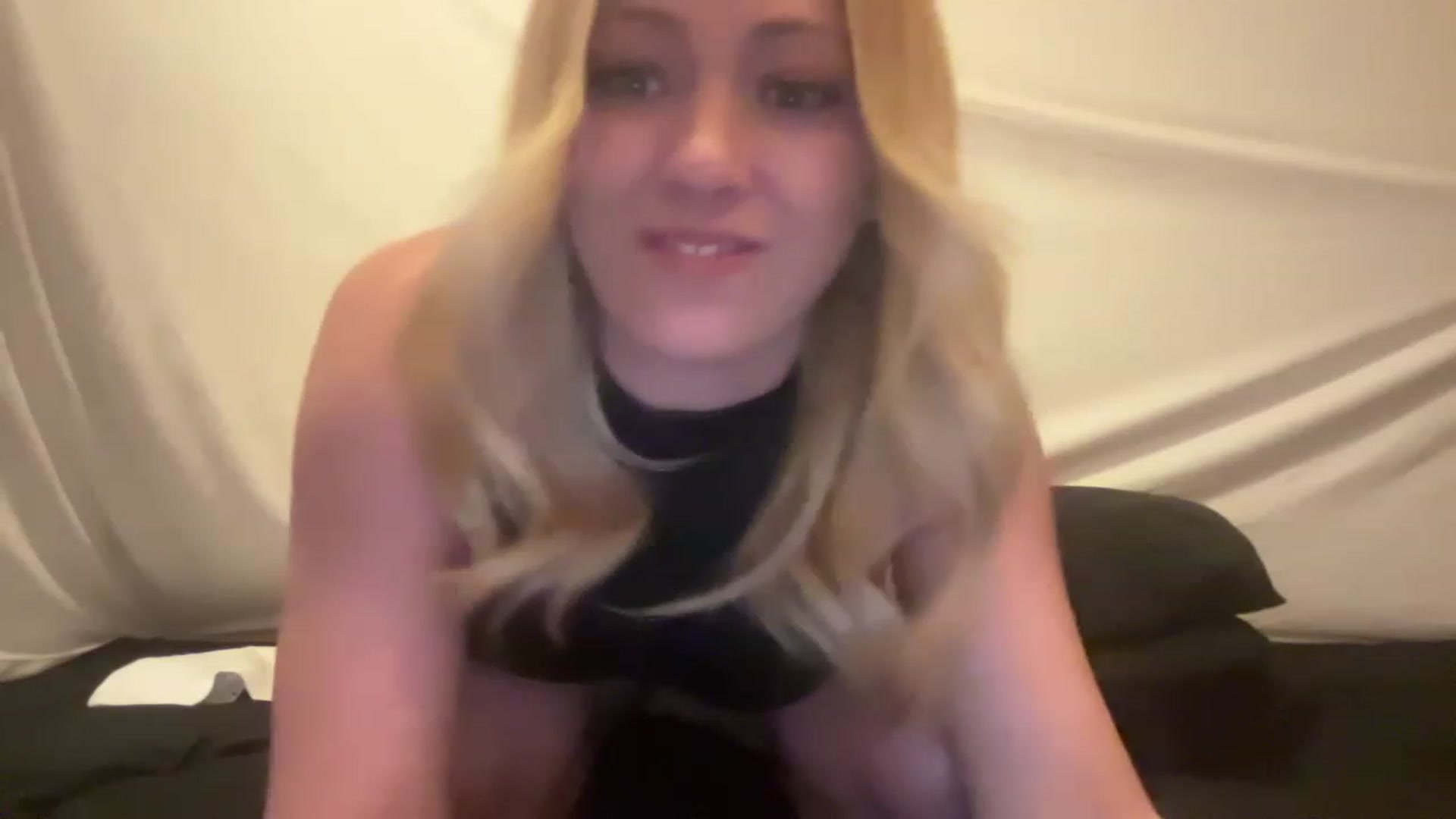 Gallery image thumbnail from Bella_Online's myfreecams stream on, 01/27/2023, 02:40 image 16 of 20