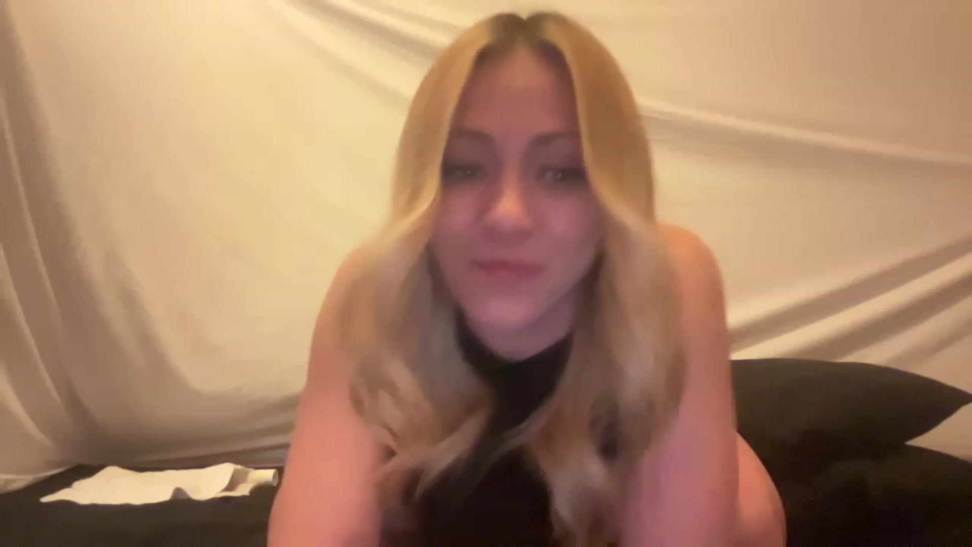 Gallery image thumbnail from Bella_Online's myfreecams stream on, 01/27/2023, 02:40 image 5 of 20