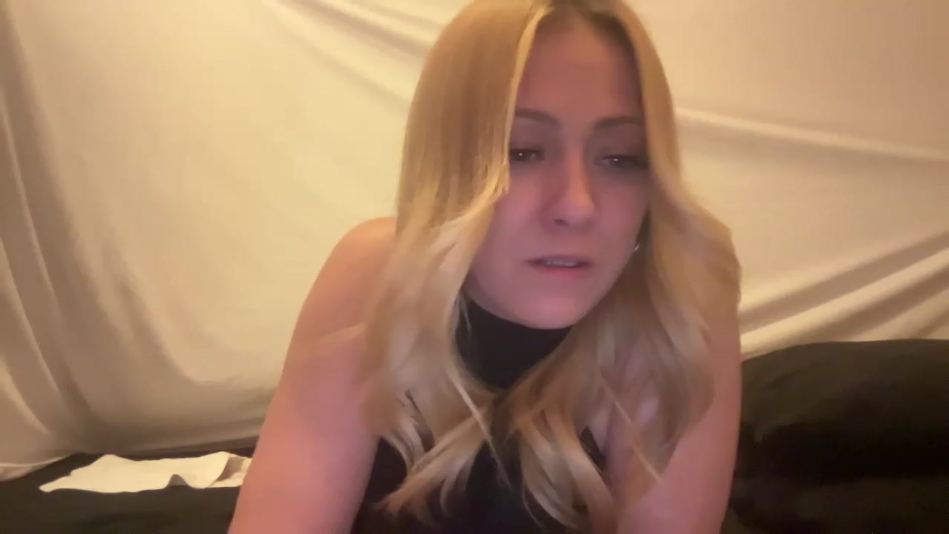 Gallery image thumbnail from Bella_Online's myfreecams stream on, 01/27/2023, 02:40 image 2 of 20