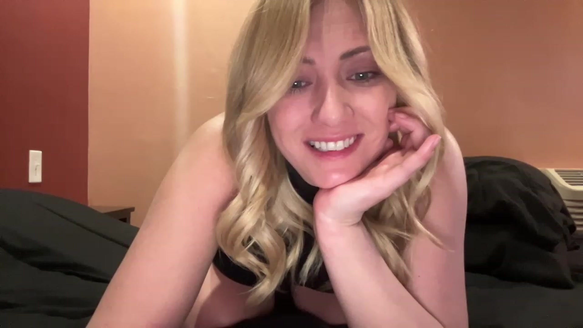 Gallery image thumbnail from Bella_Online's myfreecams stream on, 02/08/2023, 06:50 image 6 of 20