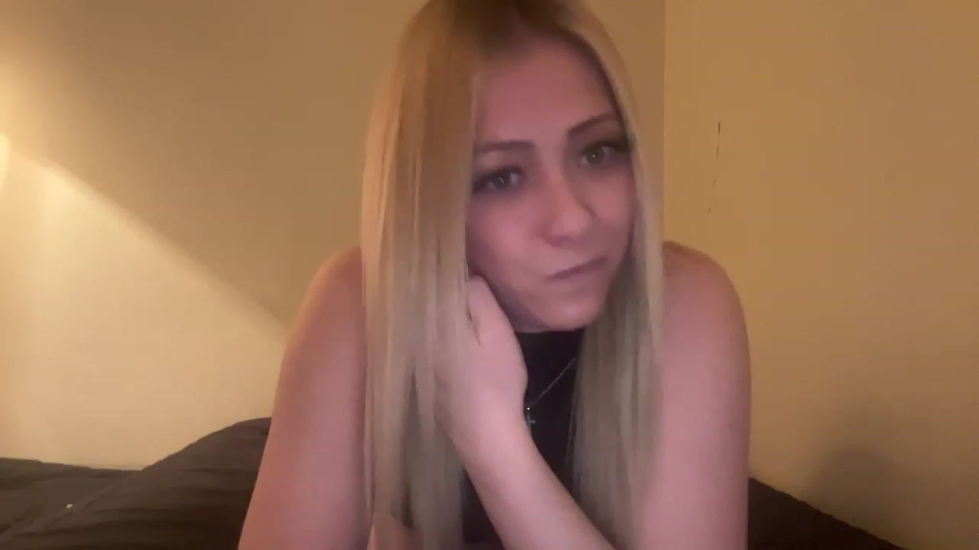 Gallery image thumbnail from Bella_Online's myfreecams stream on, 02/20/2023, 01:11 image 10 of 20