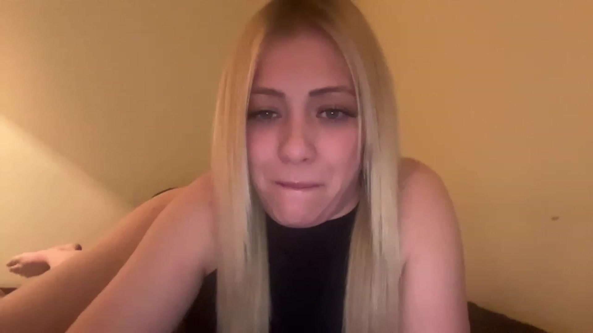Gallery image thumbnail from Bella_Online's myfreecams stream on, 02/20/2023, 01:11 image 6 of 20