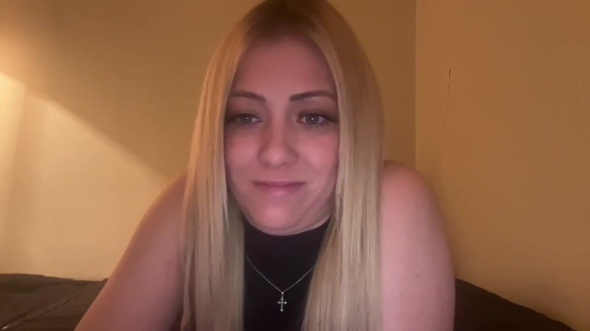 Gallery image thumbnail from Bella_Online's myfreecams stream on, 02/20/2023, 01:11 image 15 of 20