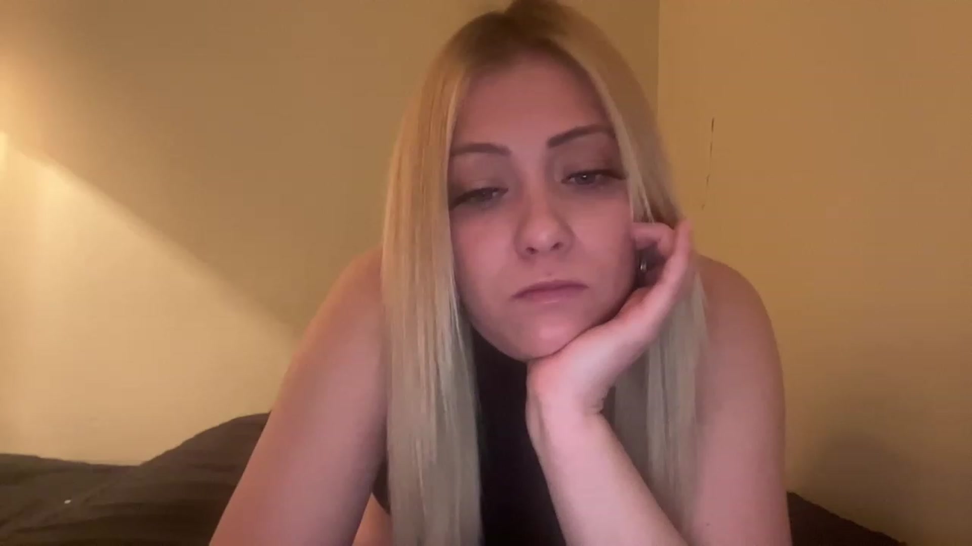 Gallery image thumbnail from Bella_Online's myfreecams stream on, 02/20/2023, 01:11 image 8 of 20
