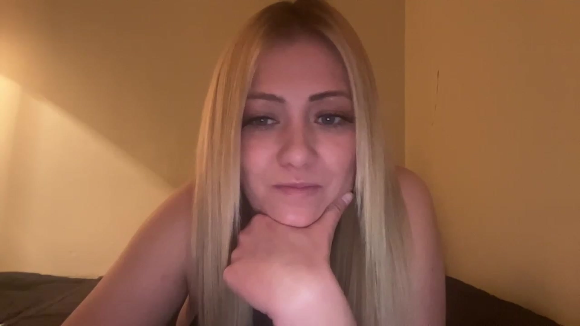 Gallery image thumbnail from Bella_Online's myfreecams stream on, 02/20/2023, 01:11 image 16 of 20