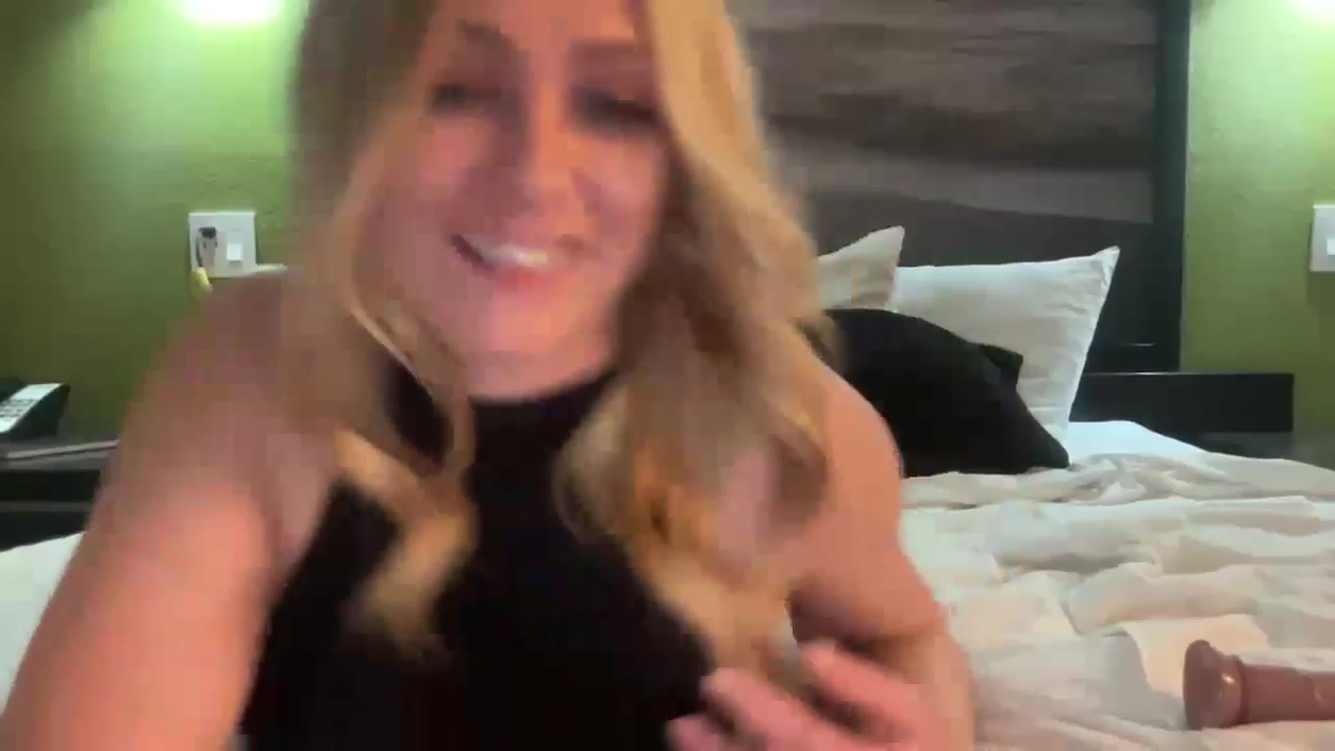 Gallery image thumbnail from Bella_Online's myfreecams stream on, 02/26/2023, 07:36 image 20 of 20