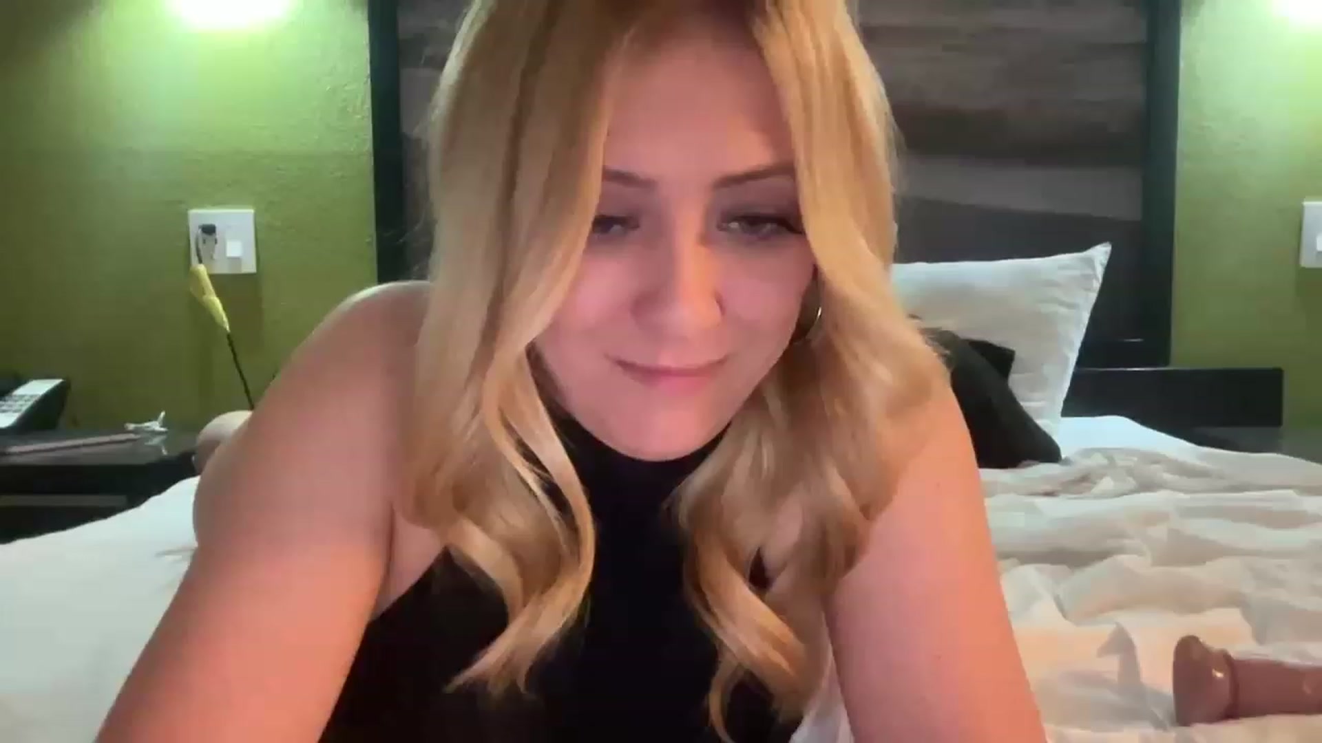 Gallery image thumbnail from Bella_Online's myfreecams stream on, 02/26/2023, 07:36 image 16 of 20