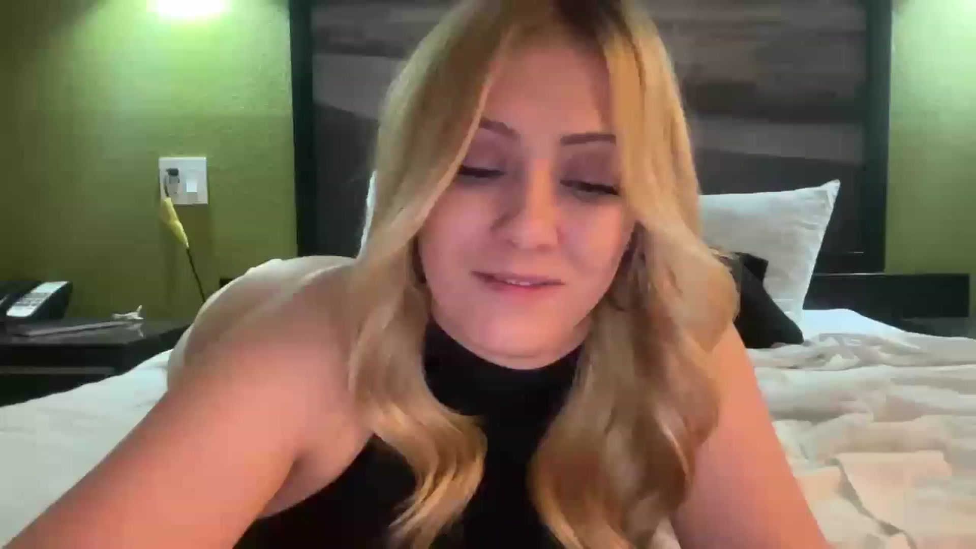 Gallery image thumbnail from Bella_Online's myfreecams stream on, 02/26/2023, 08:14 image 10 of 20