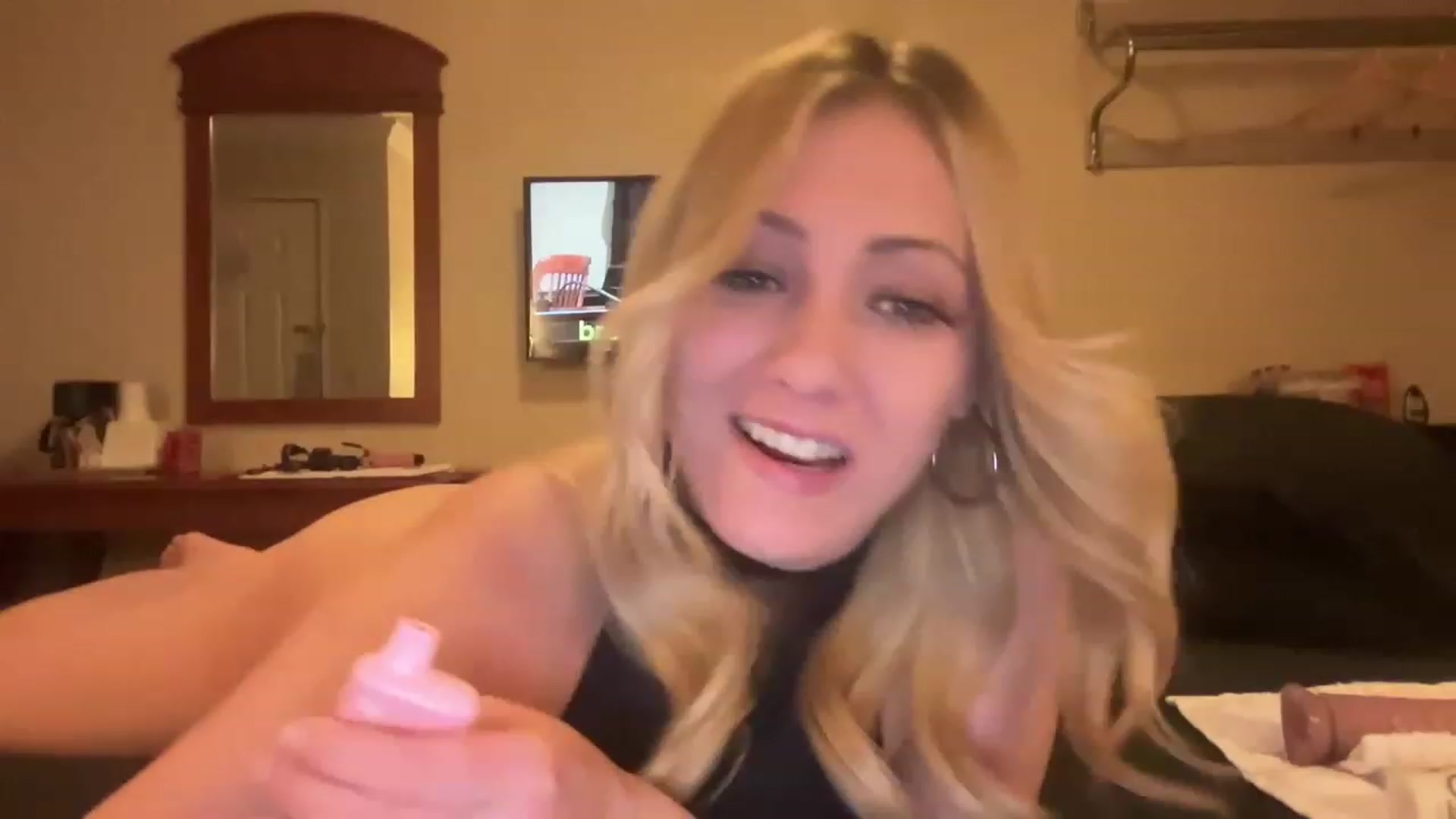 Gallery image thumbnail from Bella_Online's myfreecams stream on, 03/03/2023, 10:40 image 2 of 20